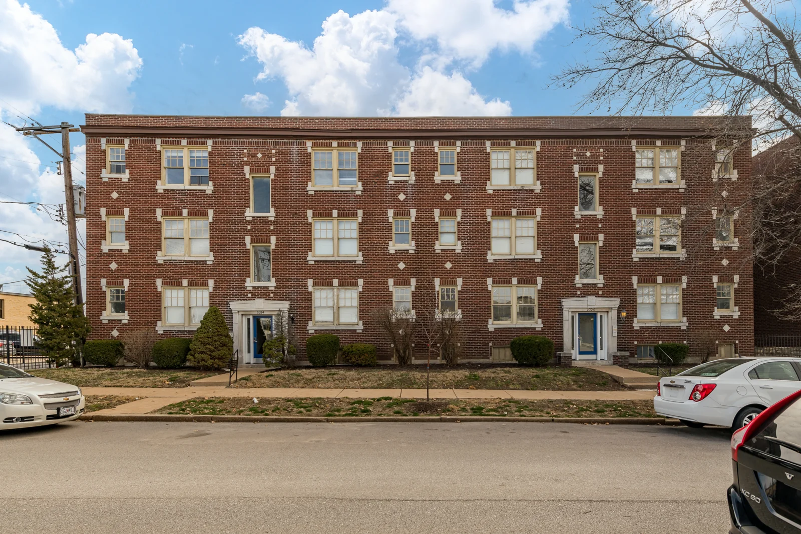 Oakview Apartments — Sale in St. Louis, MO, photo 2 of 8