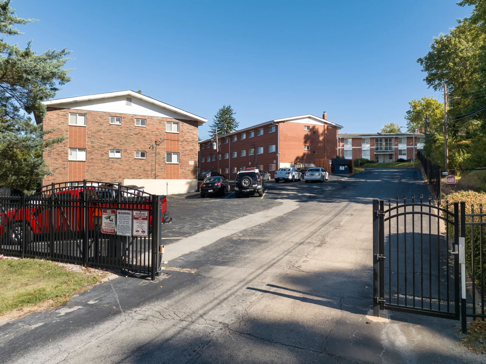 University Villa Apartments — Sale in St. Louis, MO, photo 3 of 8