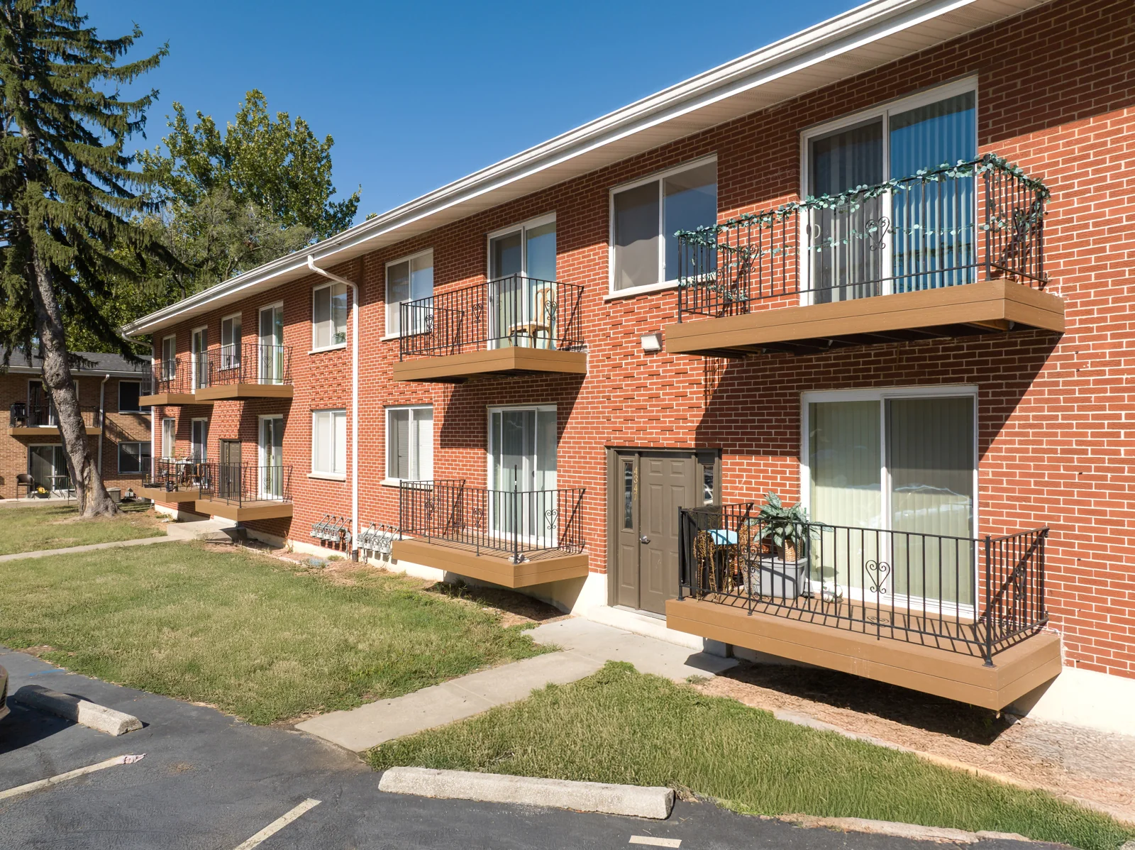 University Villa Apartments — Sale in St. Louis, MO, photo 6 of 8
