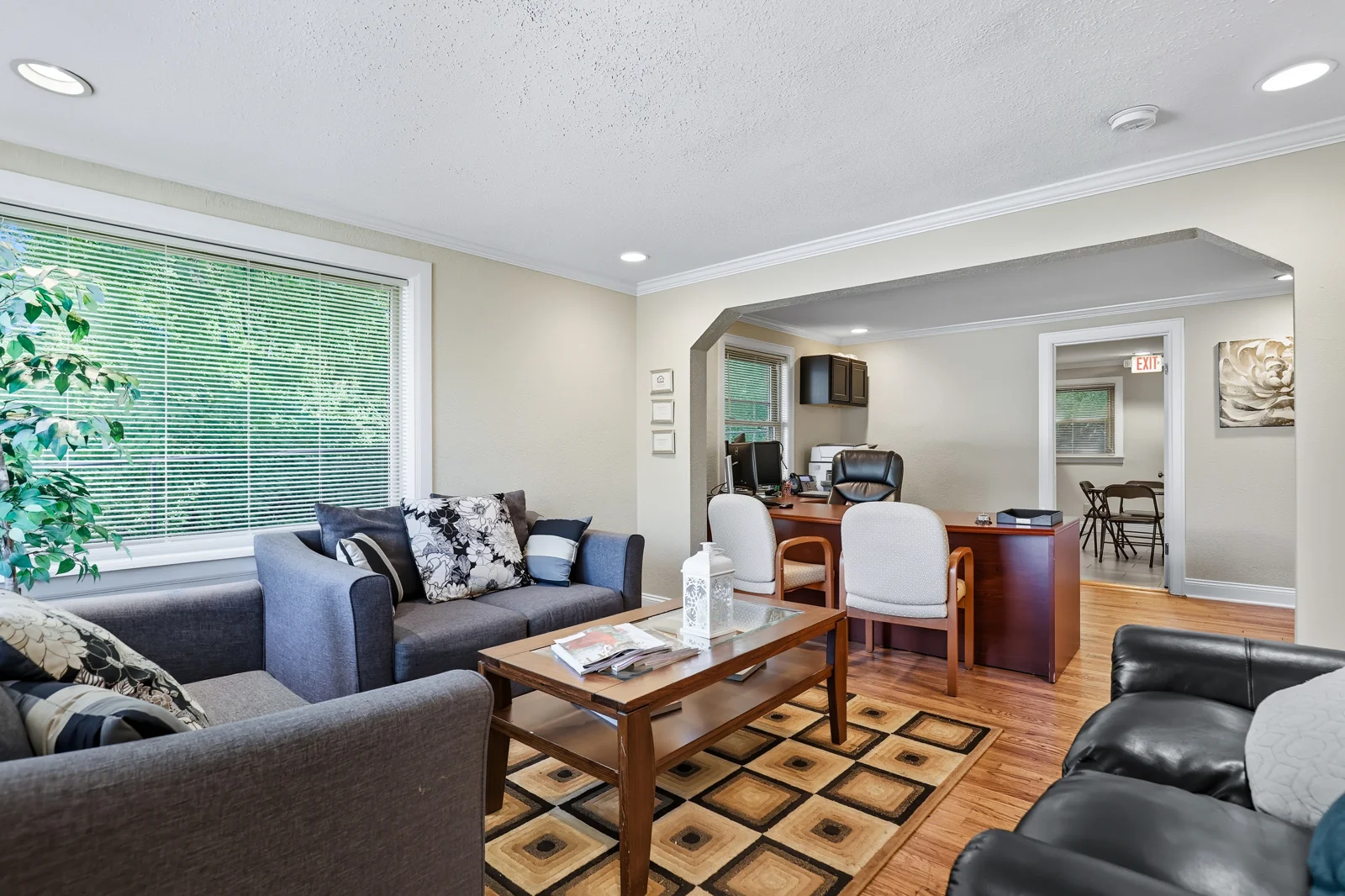 University Villa Apartments — Sale in St. Louis, MO, photo 7 of 8