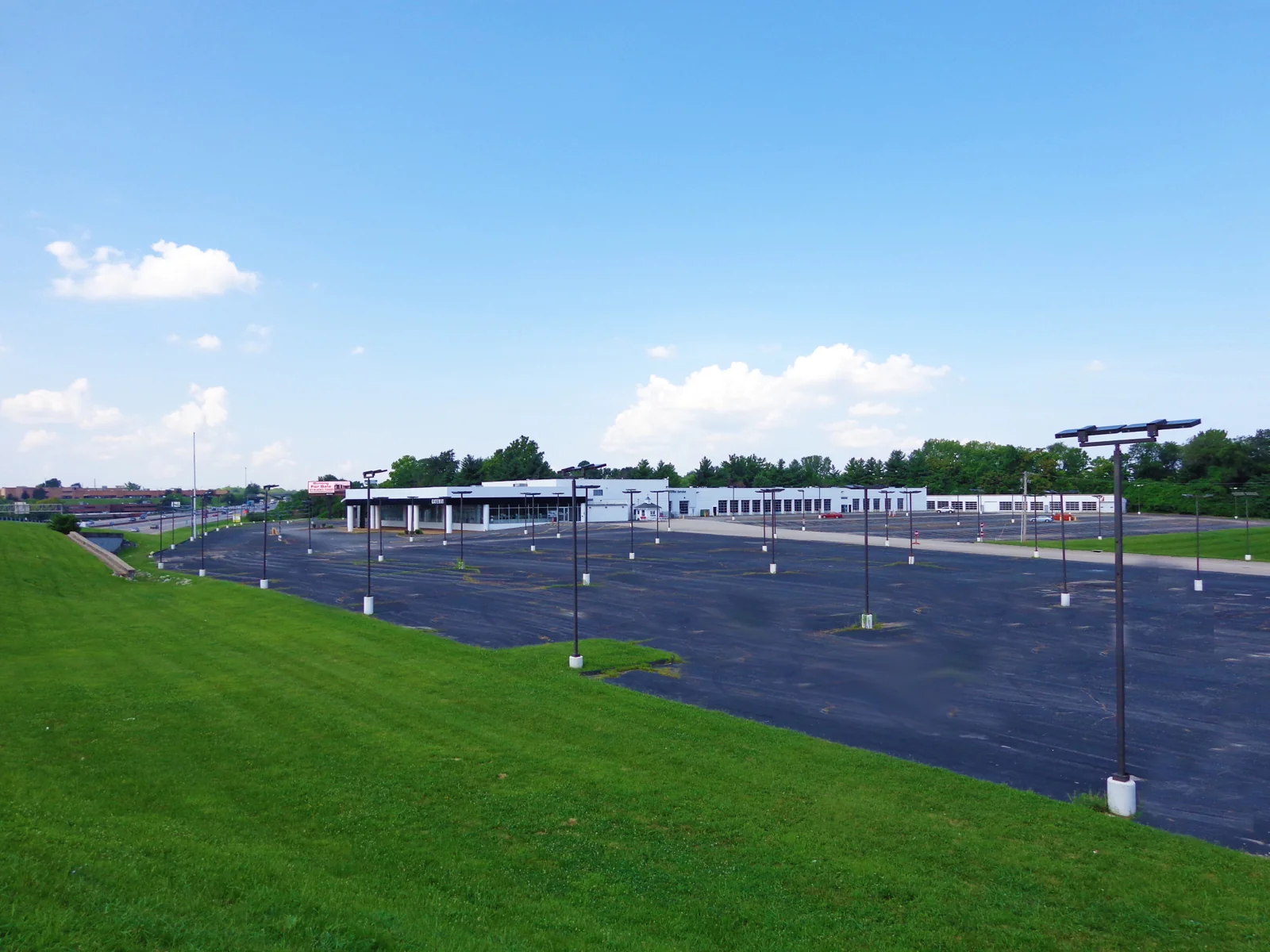 TURN-KEY CAR DEALERSHIP — Sale in Hazelwood, MO, photo 1 of 1