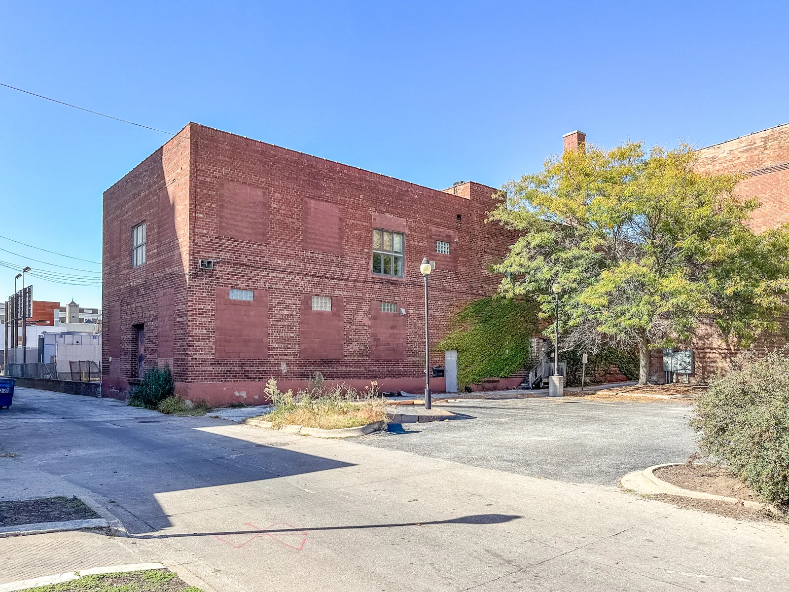 Office in Davenport, IA — Lease in Davenport, IA, photo 2 of 3