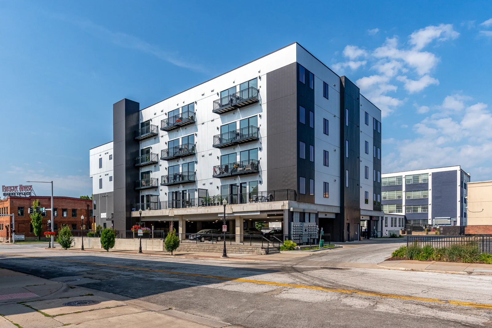 400 River — Sale in Davenport, IA, photo 1 of 3