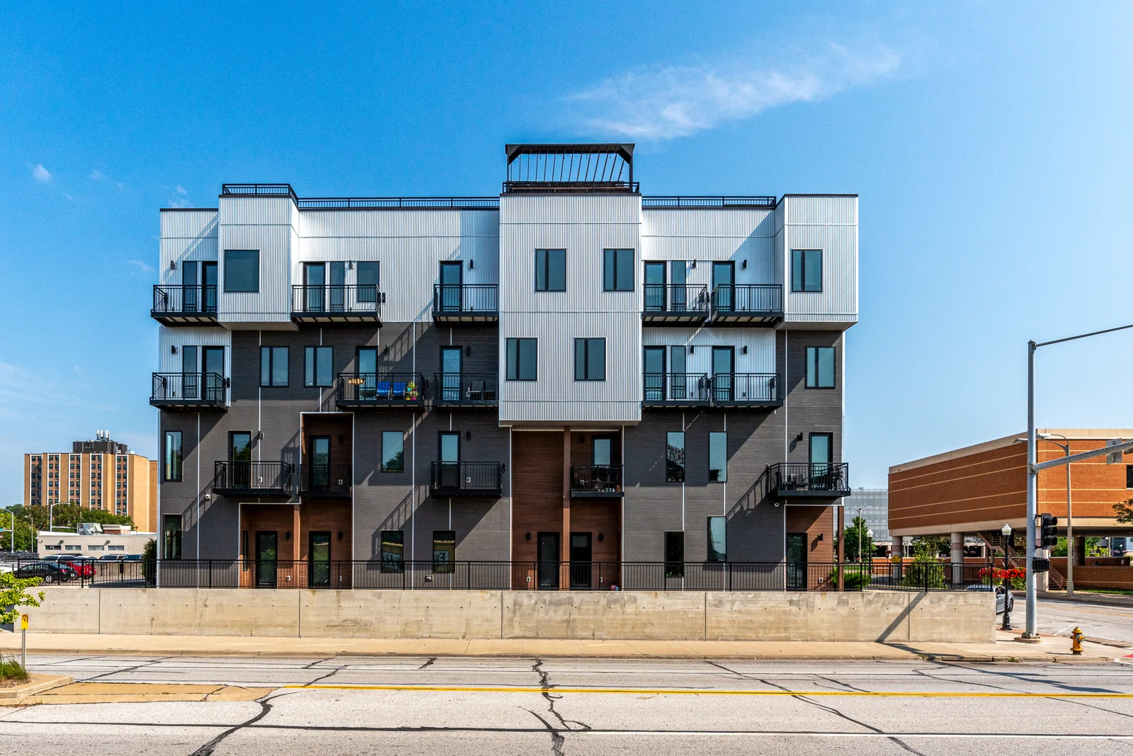 400 River — Sale in Davenport, IA, photo 2 of 3