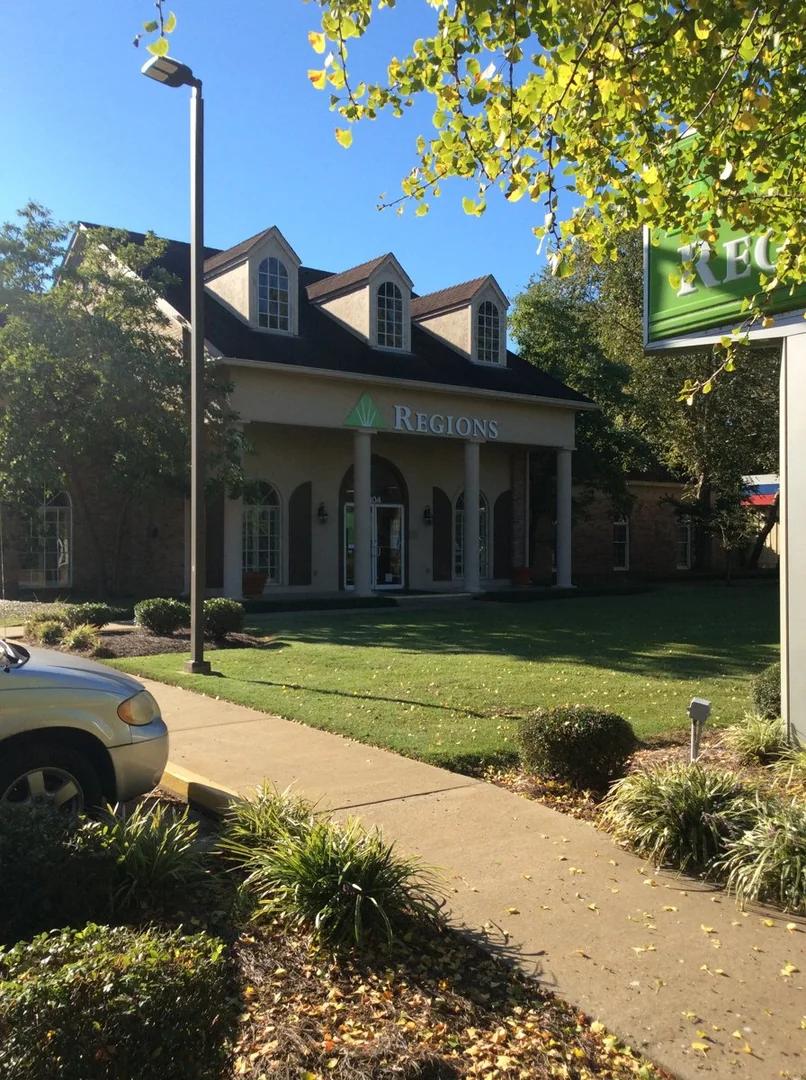 Former Regions Bank — Sale in Leland, MS, photo 1 of 8