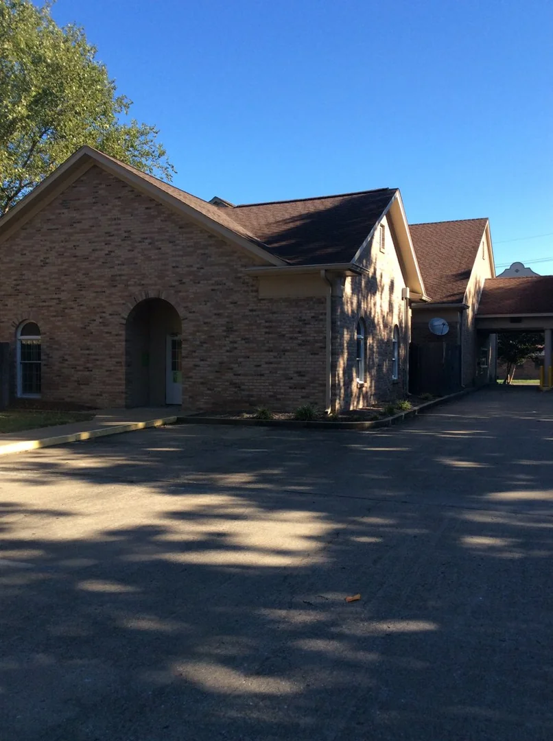 Former Regions Bank — Sale in Leland, MS, photo 3 of 8