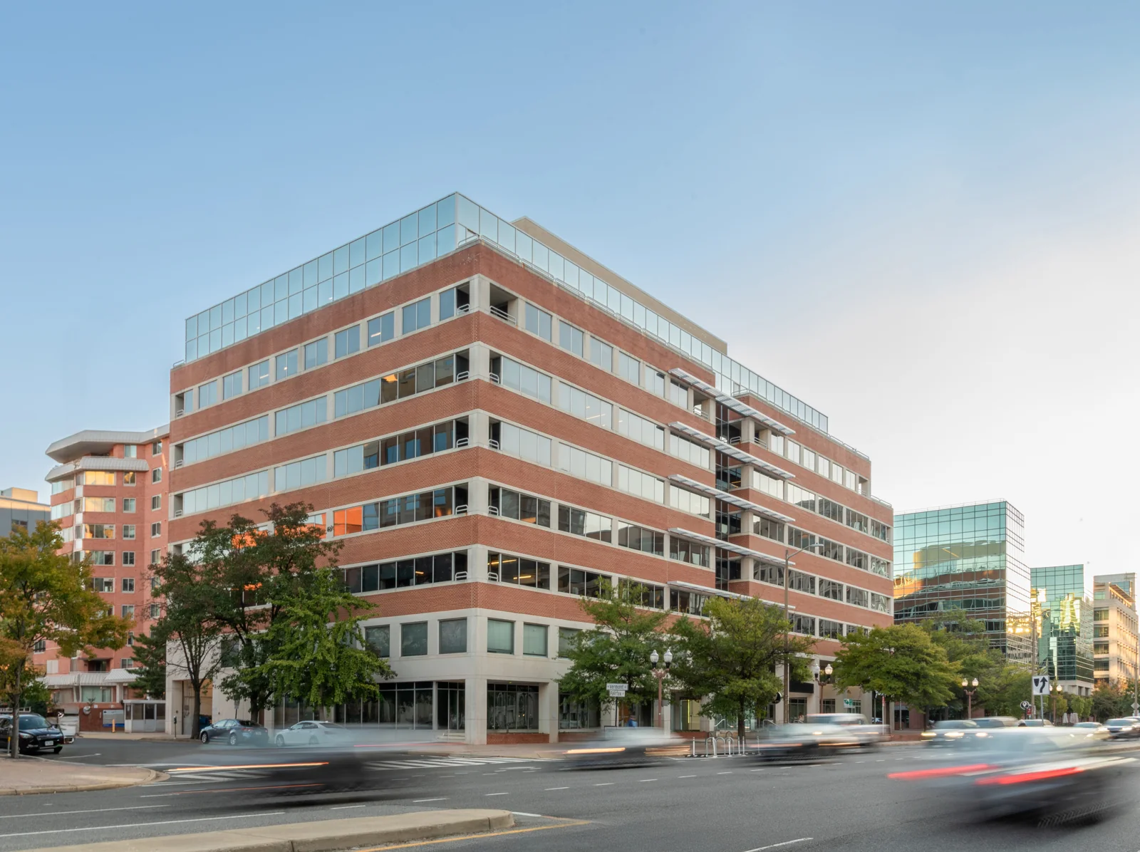 Arlington Square — Lease in Arlington, VA, photo 1 of 8