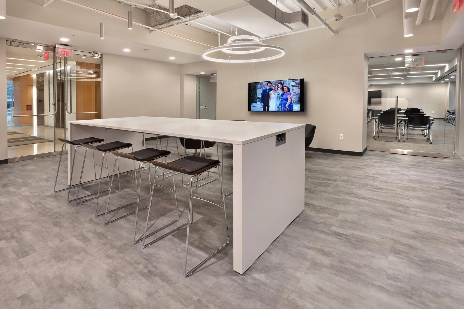 Arlington Square — Lease in Arlington, VA, photo 6 of 8