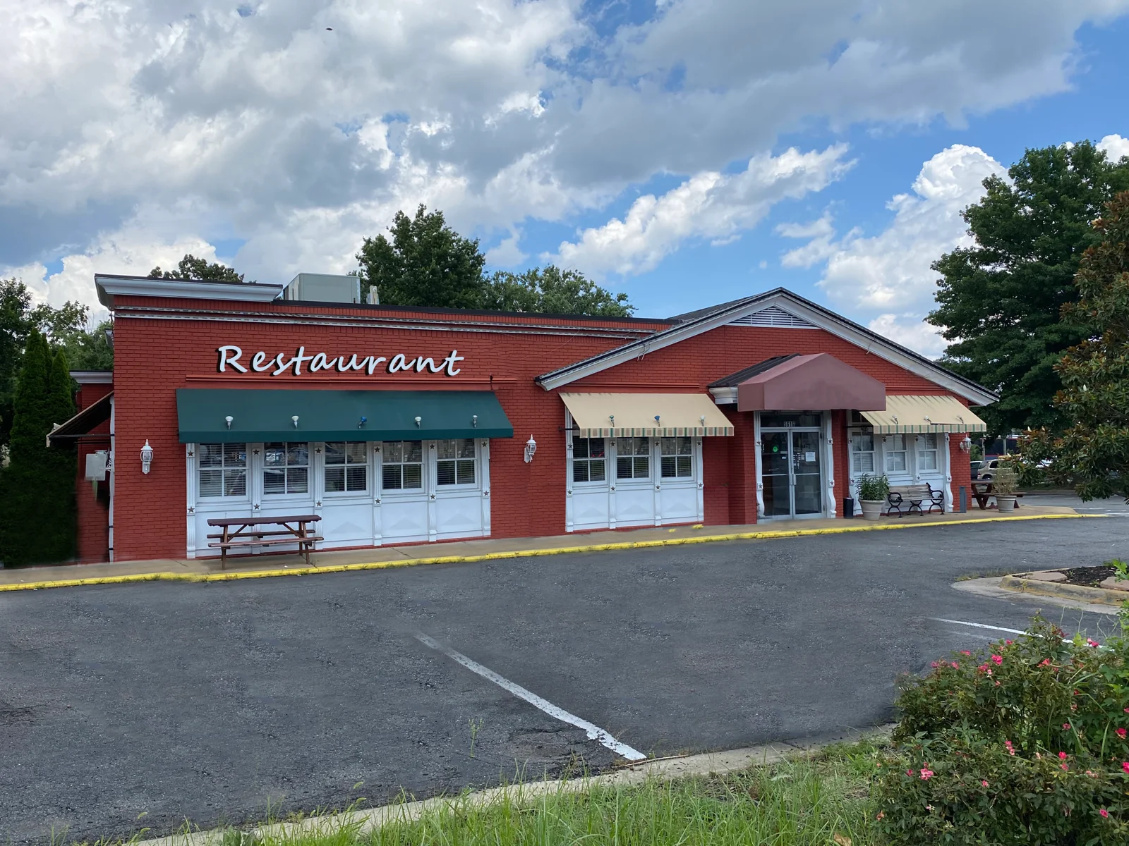 5616 Leesburg Pike — Lease in Falls Church, VA, photo 1 of 3