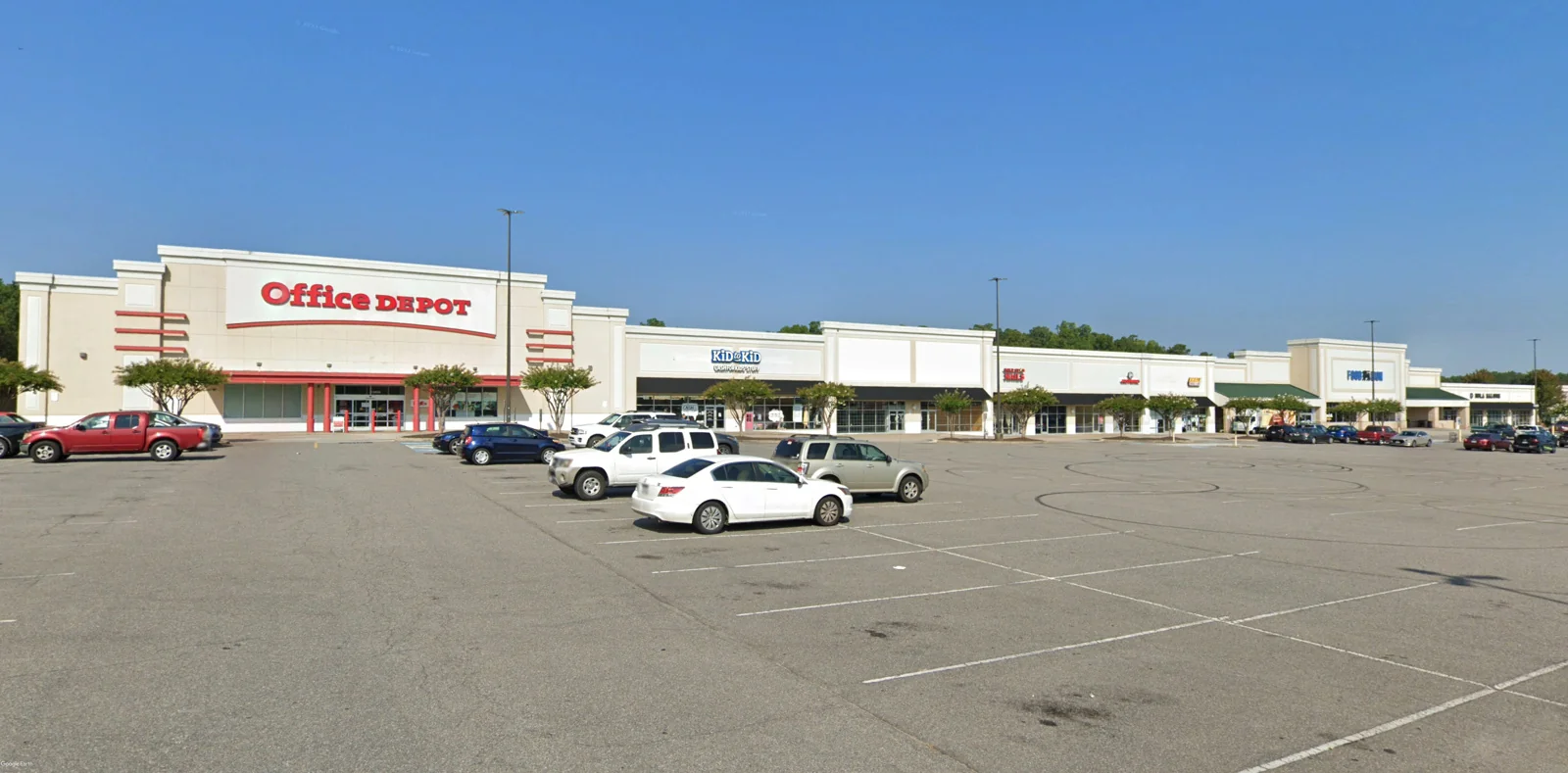 Retail in Chester, VA — Lease in Chester, VA, photo 1 of 7