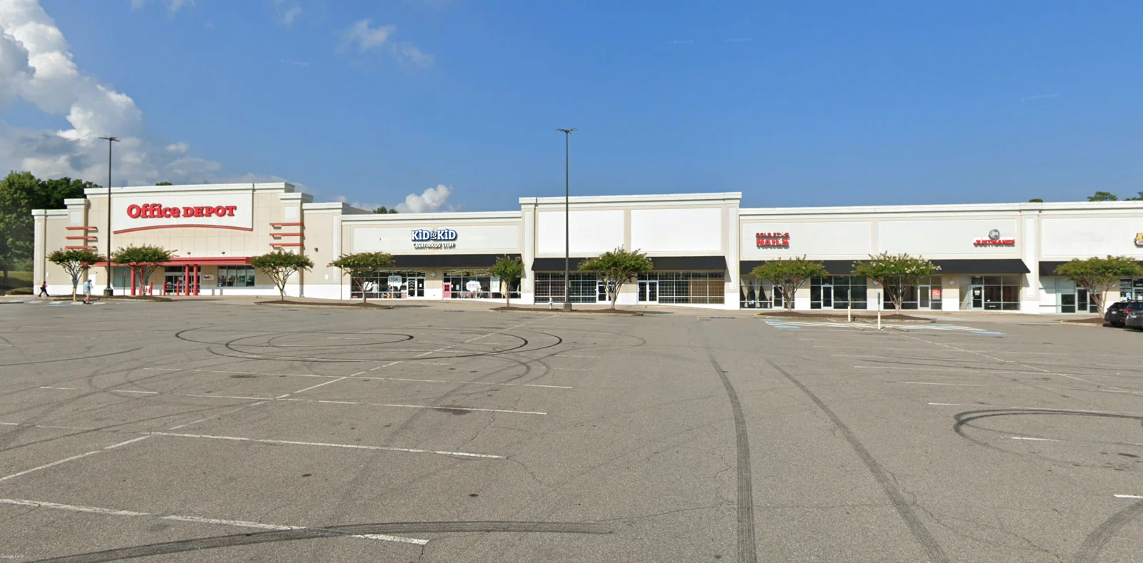 Retail in Chester, VA — Lease in Chester, VA, photo 2 of 7