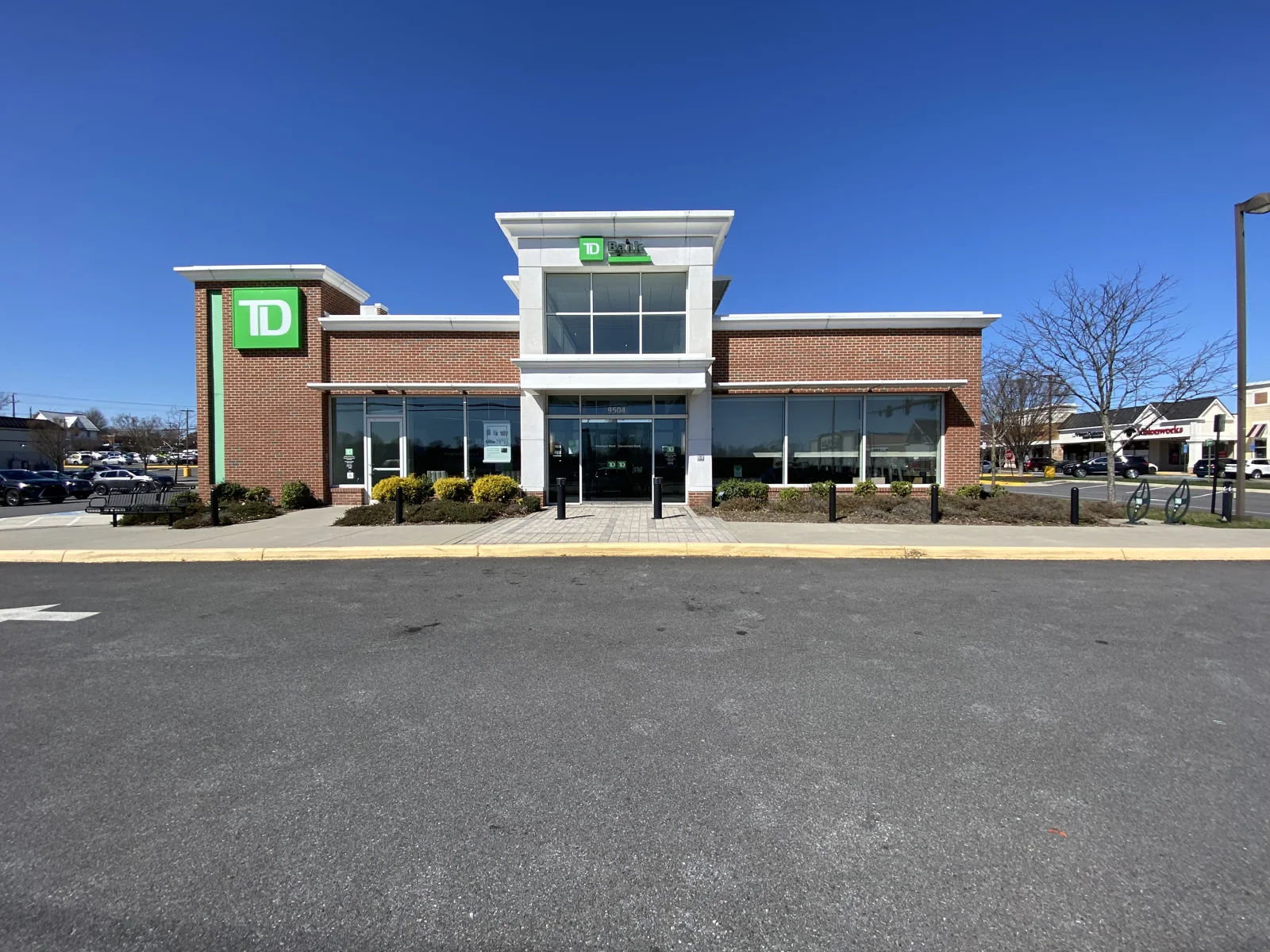 Turnpike Shopping Center Outparcel — Lease in Fairfax, VA, photo 1 of 2