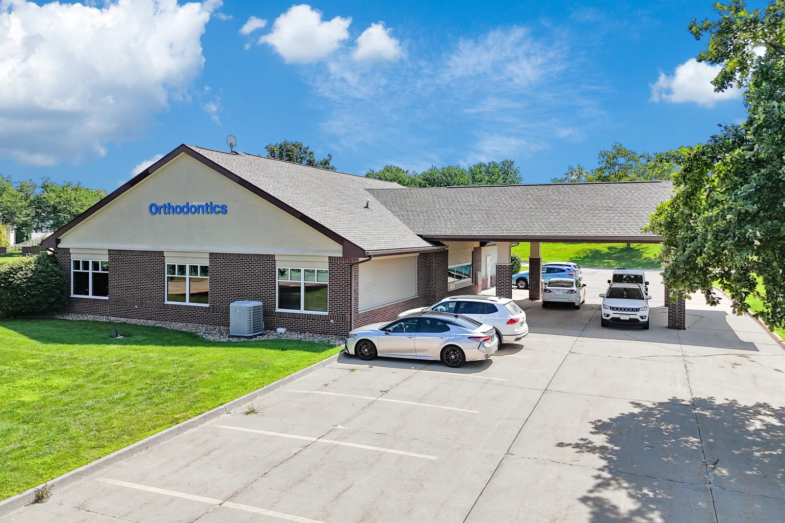 Johnston Office/Medical For Lease or Sale — Lease in Johnston, IA, photo 2 of 6