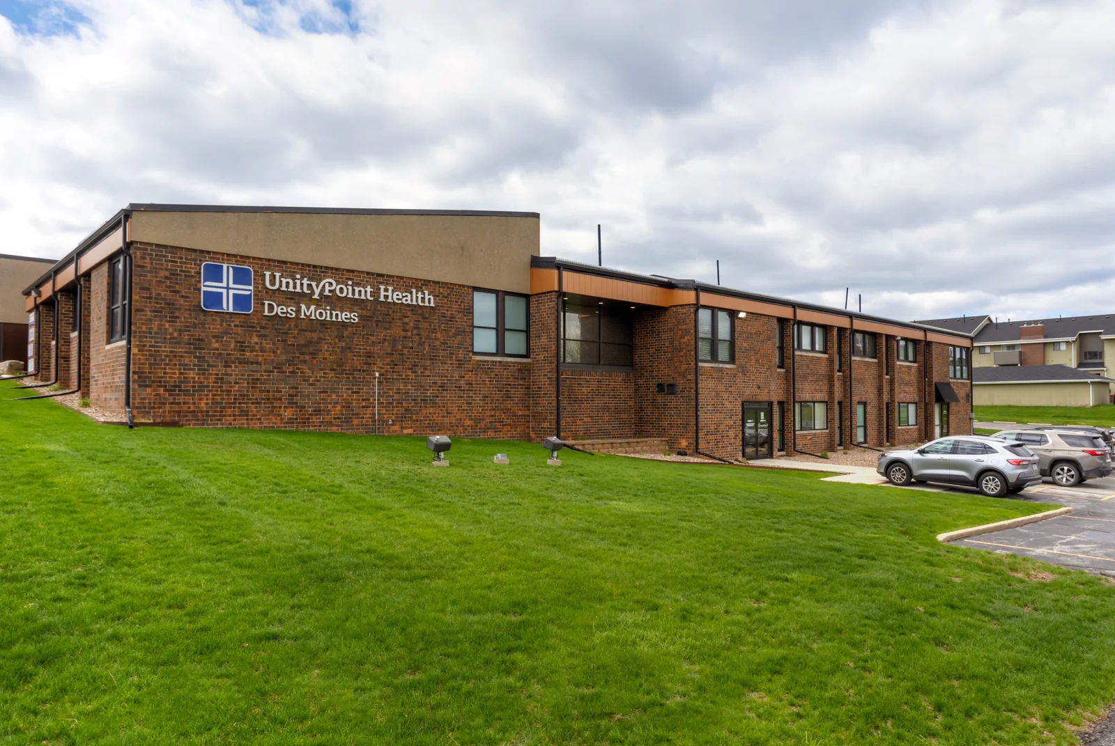 Professional Arts Building — Sale in West Des Moines, IA, photo 1 of 3