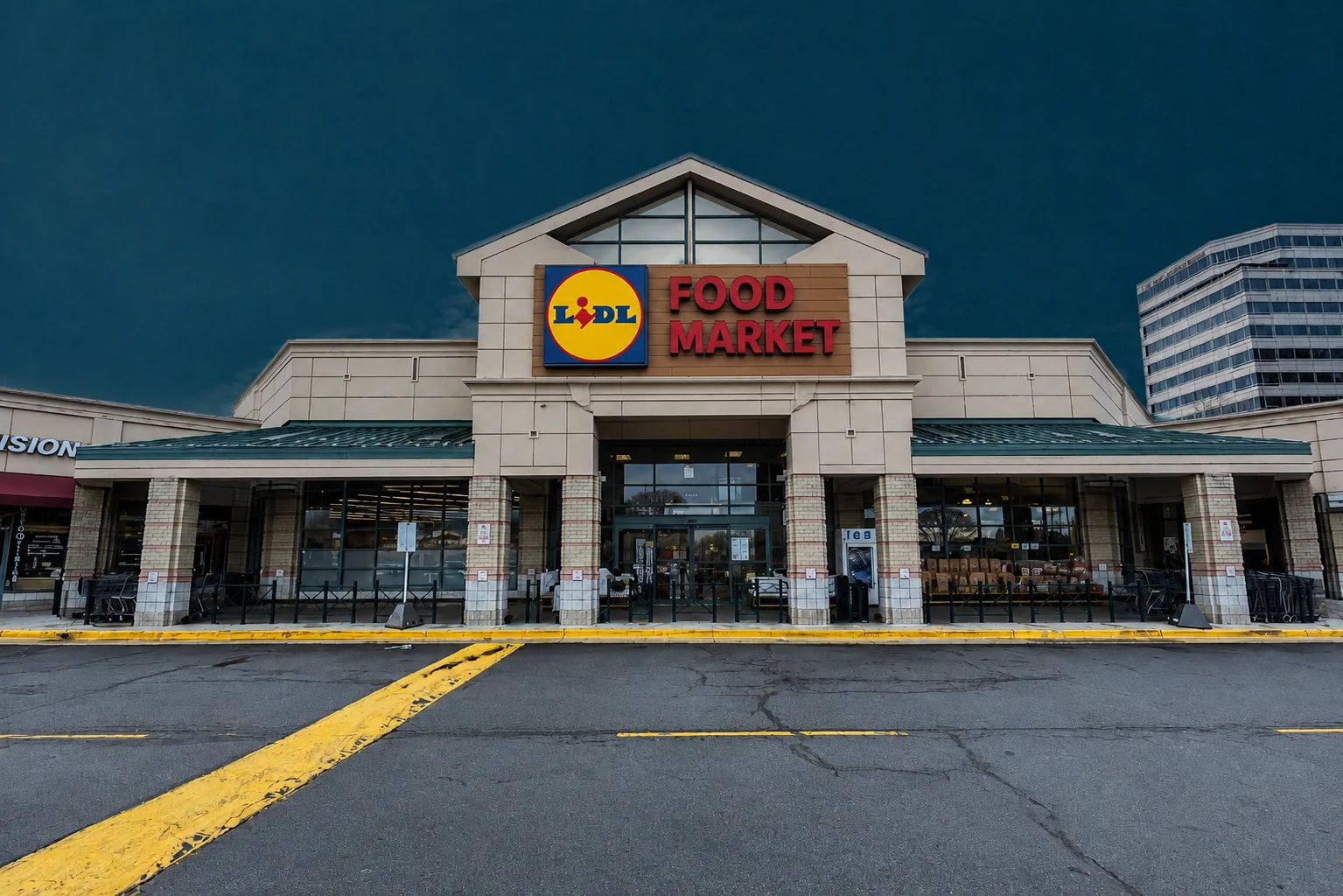 Plaza America Shopping Center — Lease in Reston, VA, photo 1 of 1