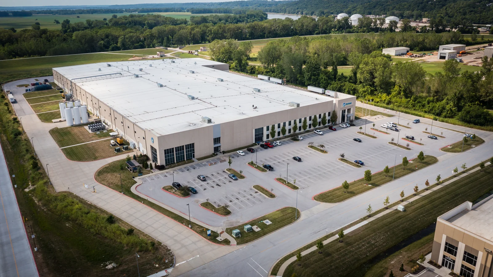 Class A Manufacturing Faciltiy — Sale in Riverside, MO, photo 3 of 7