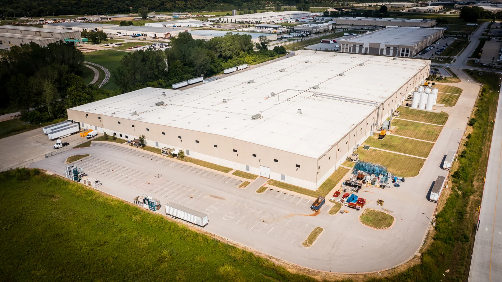 Class A Manufacturing Faciltiy — Sale in Riverside, MO, photo 4 of 7