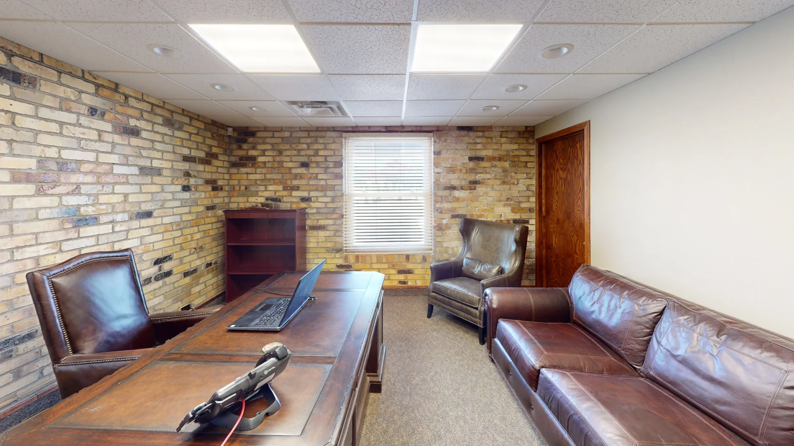 5439 Merriam Dr — Sale in Shawnee, KS, photo 3 of 6