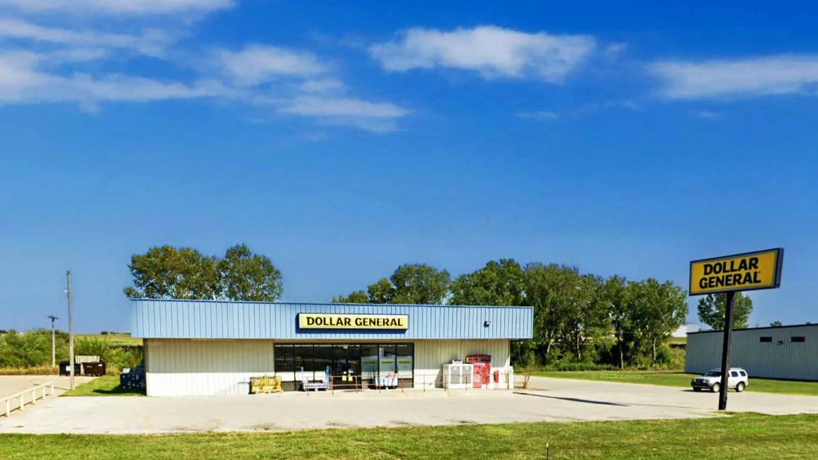 Dollar General — Sale in Sabetha, KS, photo 1 of 3
