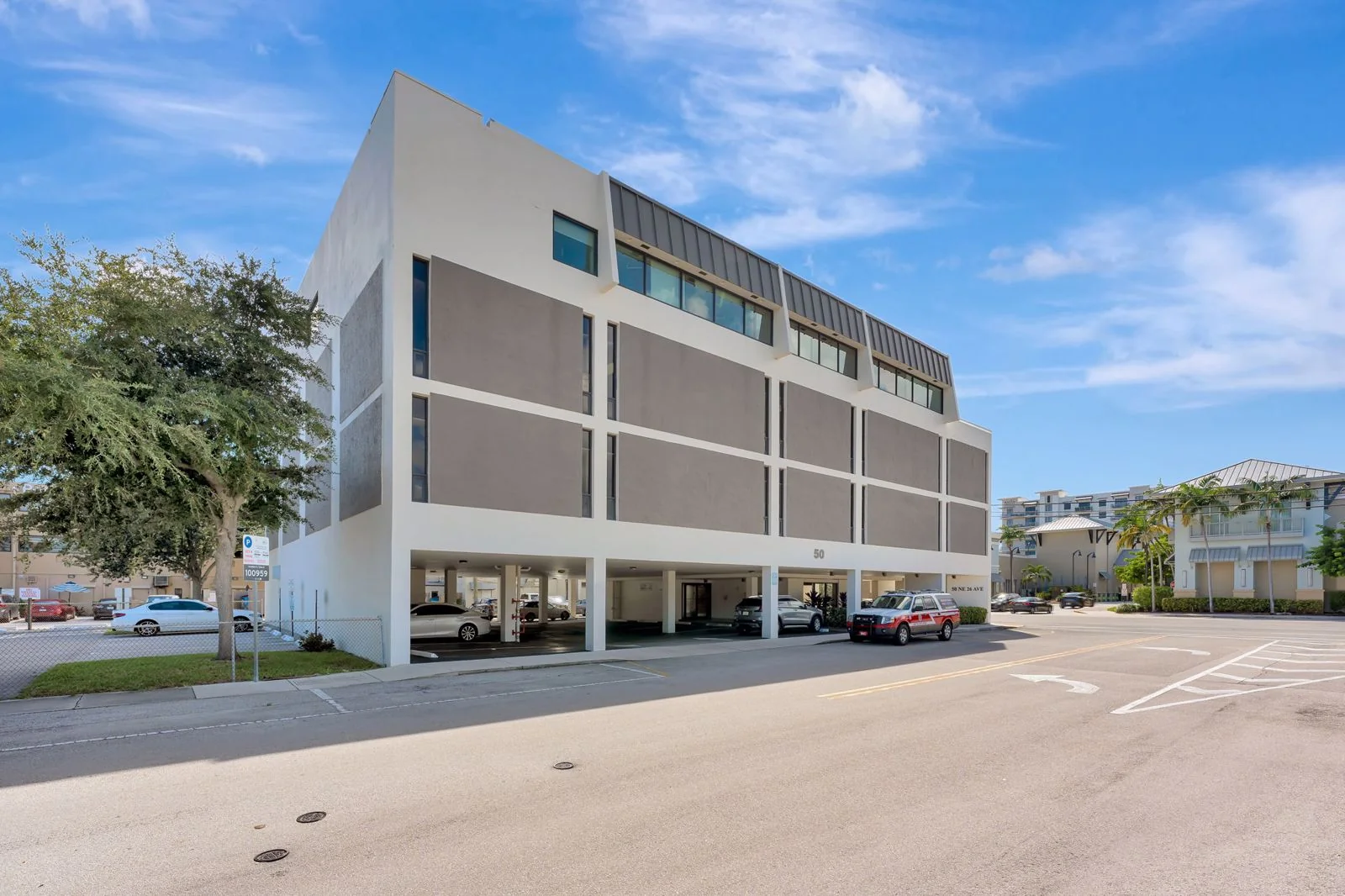 Office in Pompano Beach, FL — Lease in Pompano Beach, FL, photo 1 of 8