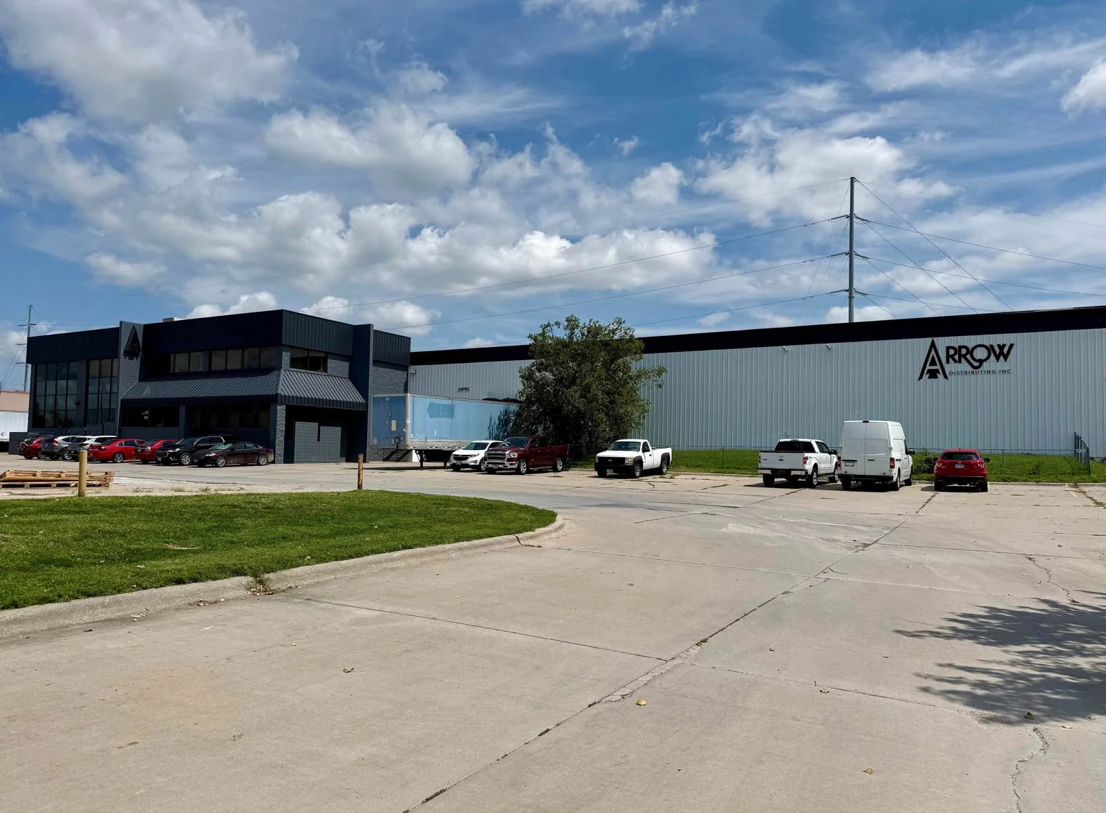 Distribution/Warehouse Building — Sale in Omaha, NE, photo 1 of 6