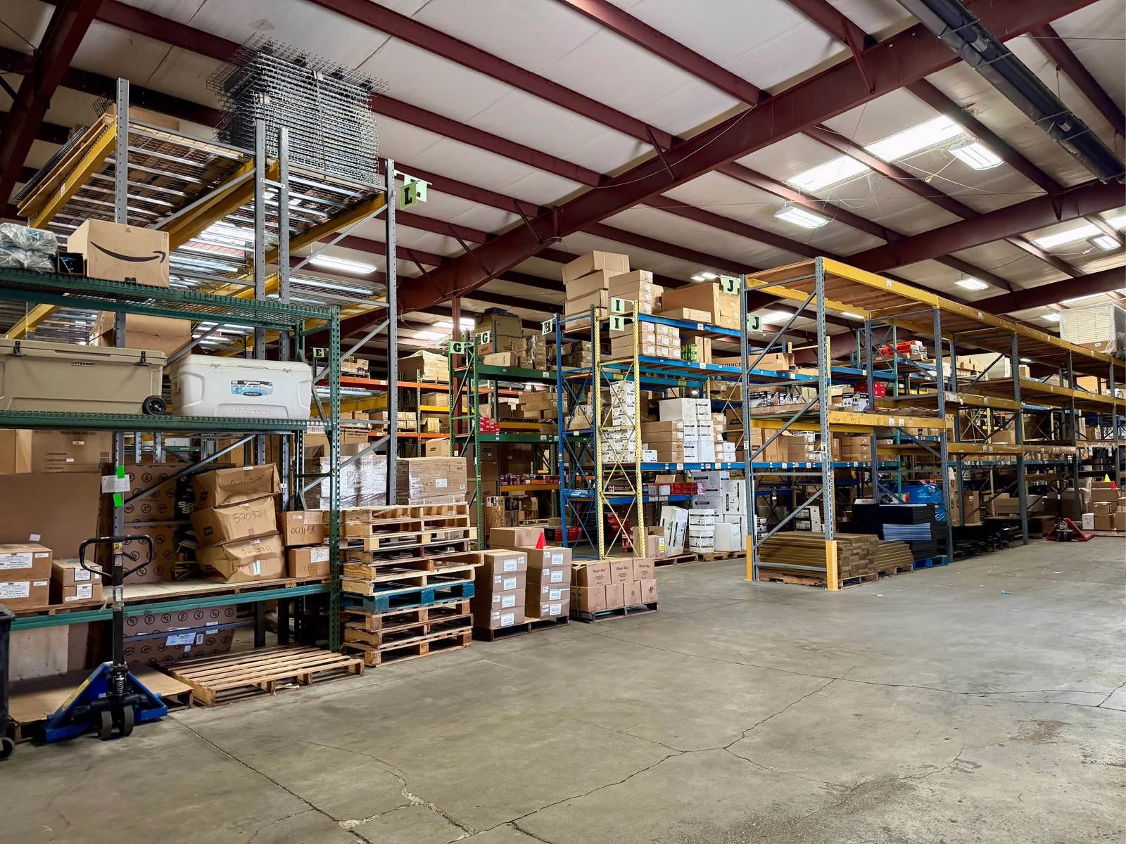 Distribution/Warehouse Building — Sale in Omaha, NE, photo 3 of 6