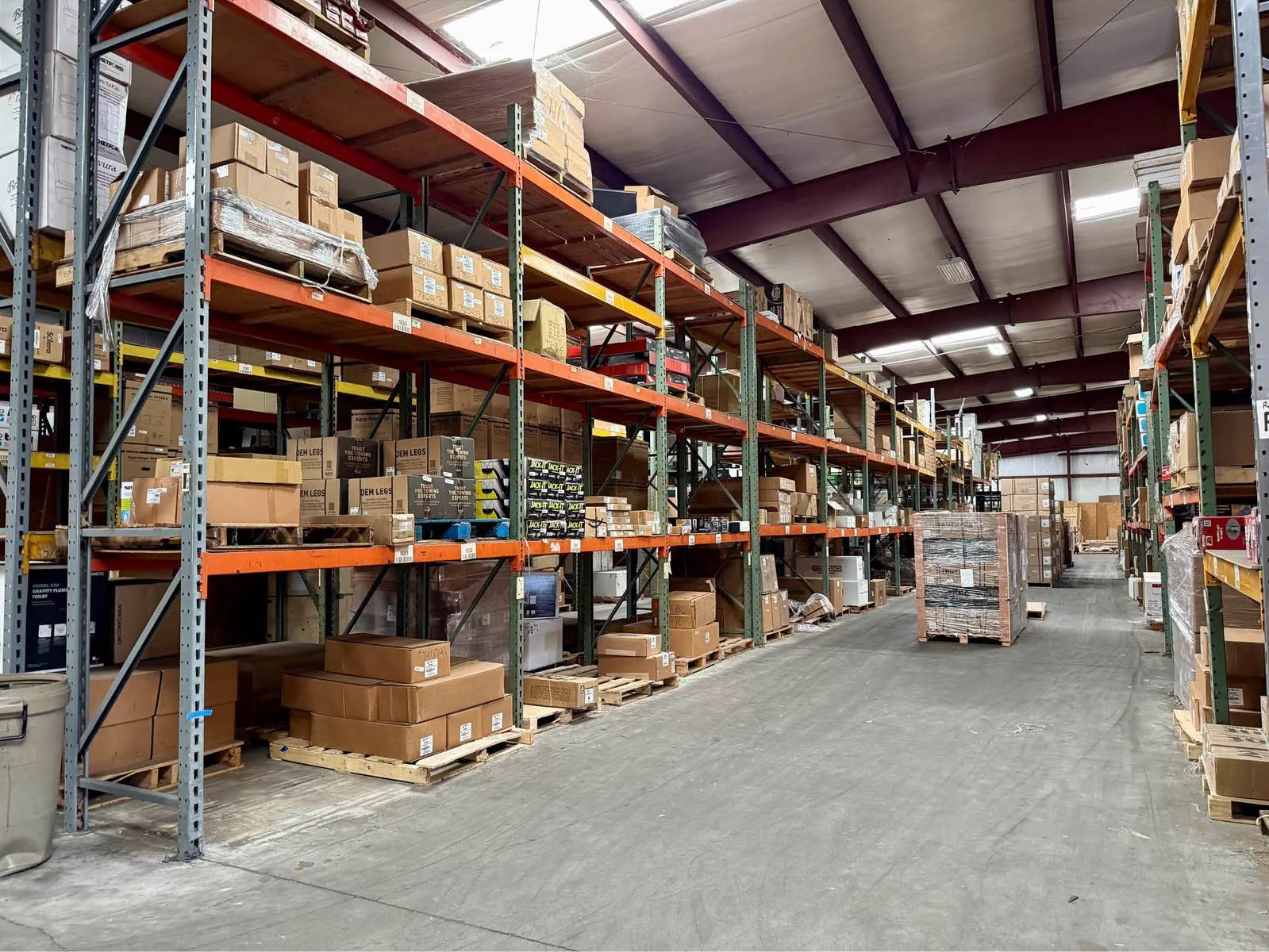Distribution/Warehouse Building — Sale in Omaha, NE, photo 4 of 6