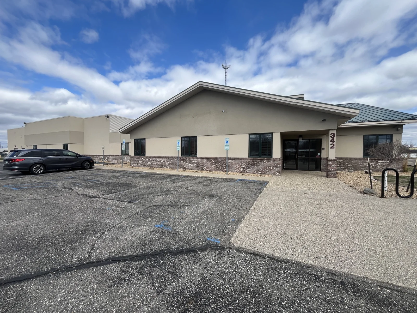 342 42nd St S Fargo, ND — Sale in Fargo, ND, photo 2 of 8