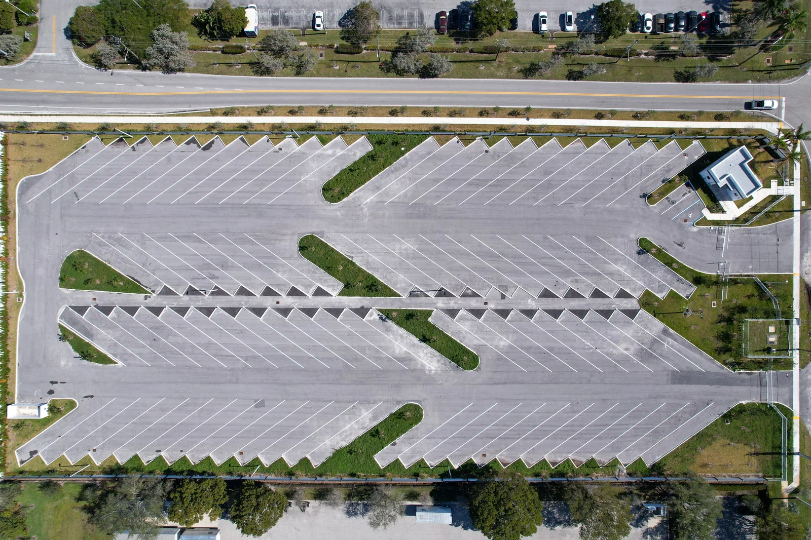 Pompano Beach Truck Parking Facility — Lease in Pompano Beach, FL, photo 1 of 8