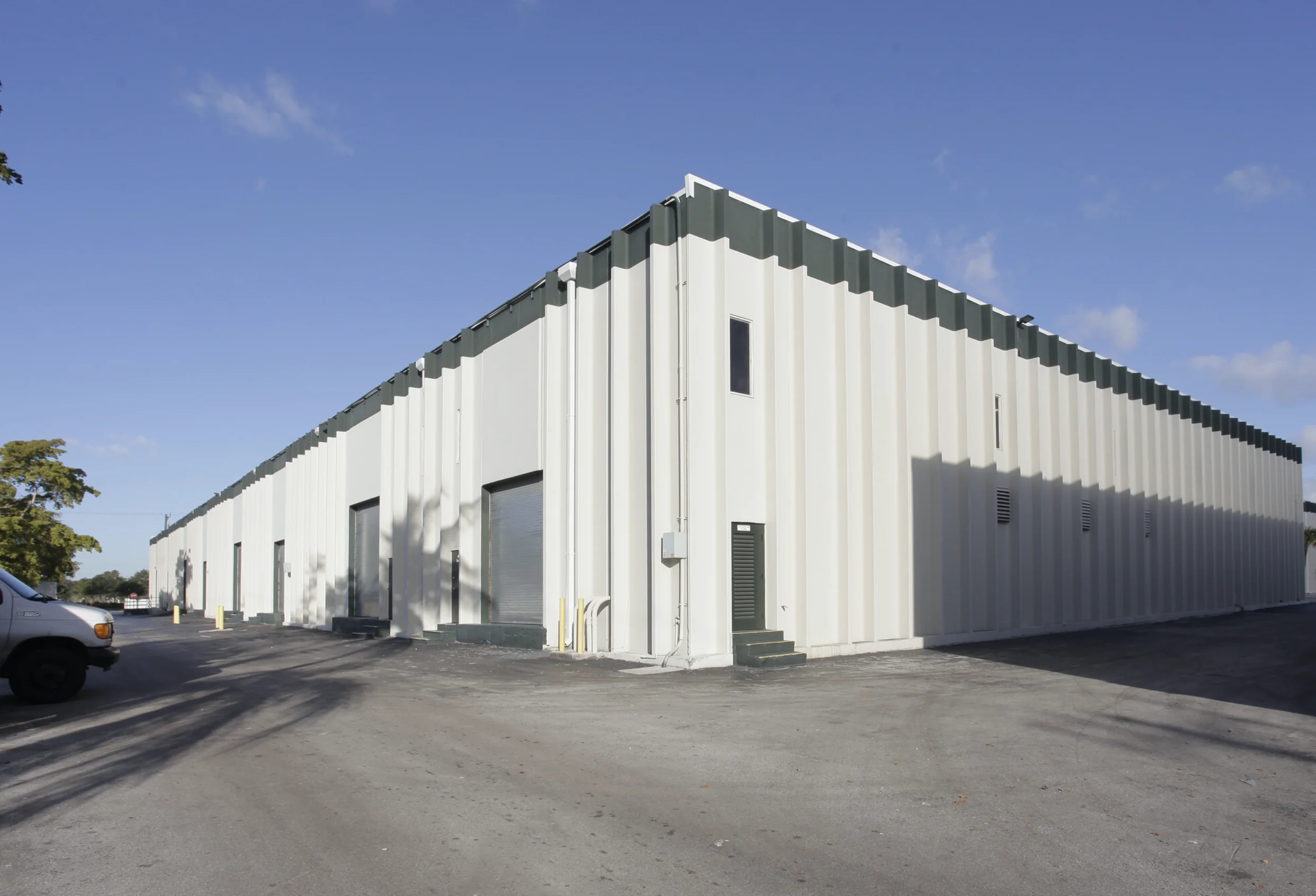 First Industrial Realty Trust Warehouse - Building 1 — Lease in Fort Lauderdale, FL, photo 1 of 1