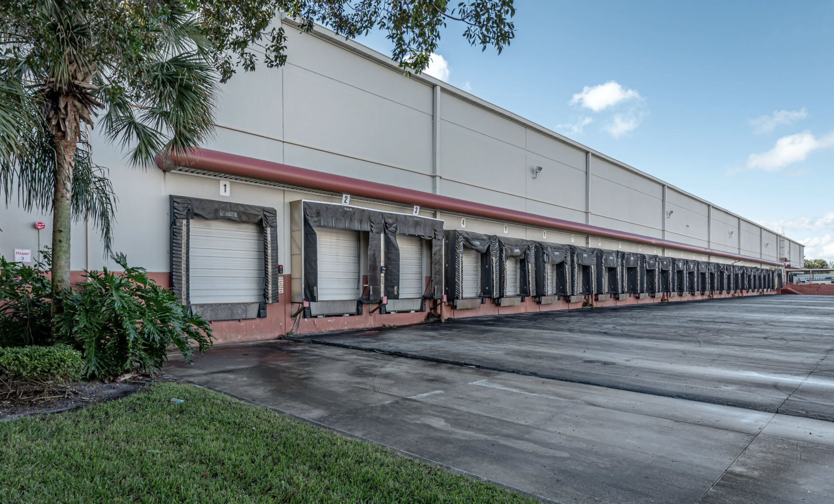 Pompano Business Center - Building I — Lease in Pompano Beach, FL, photo 2 of 2
