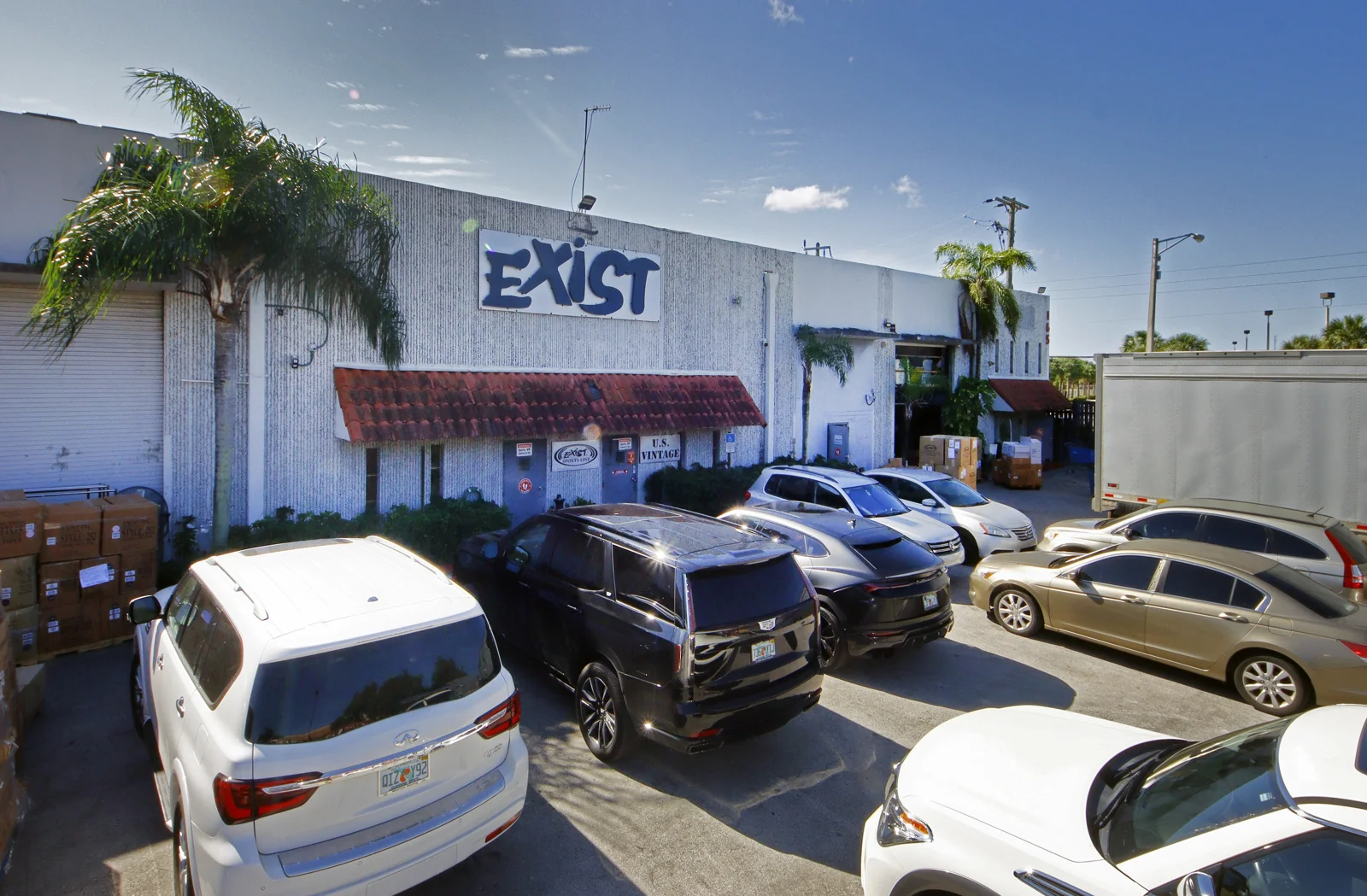 Premier I-95 Distribution Facility — Lease in Fort Lauderdale, FL, photo 1 of 6