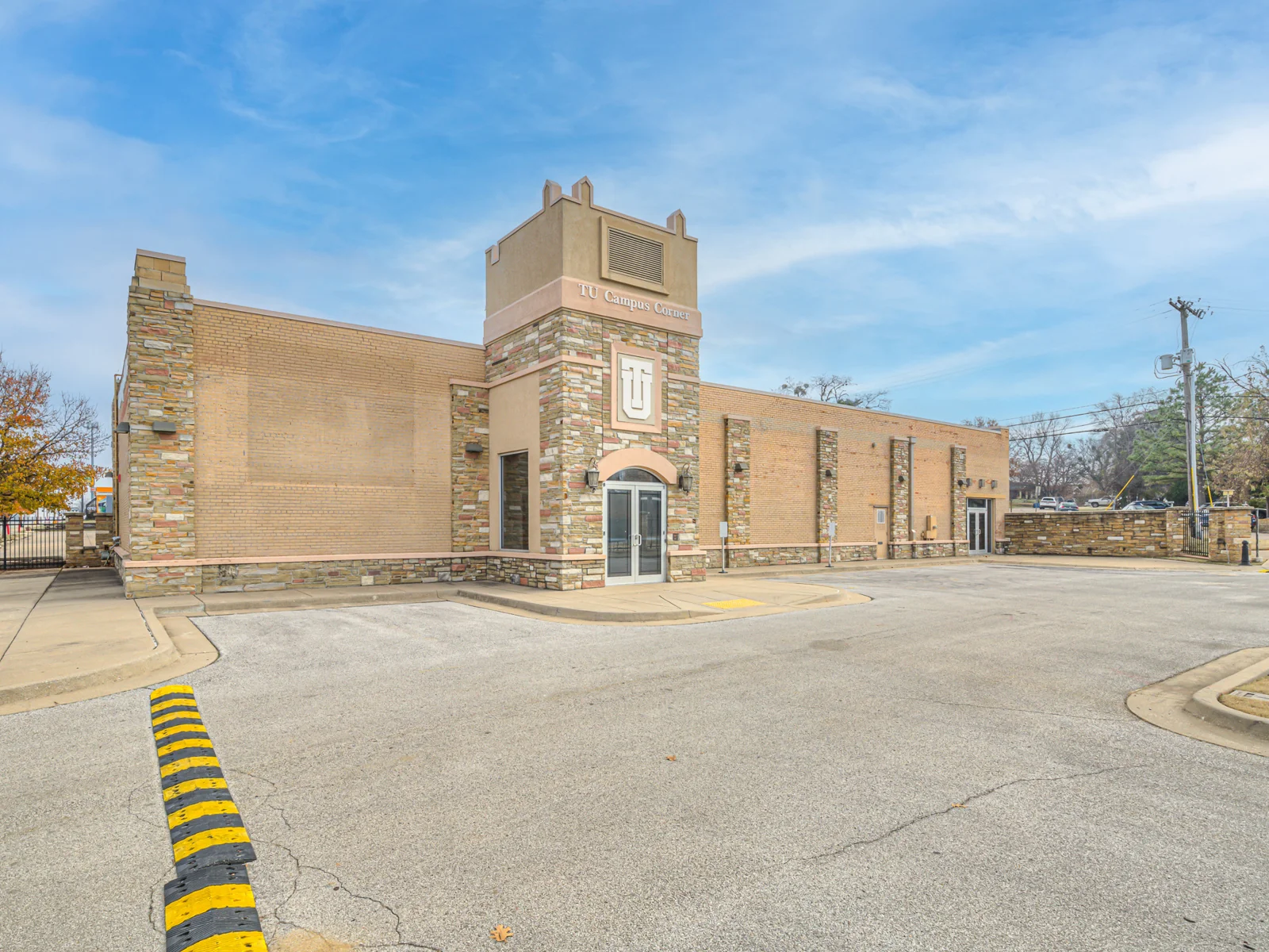 Retail in Tulsa, OK — Sale in Tulsa, OK, photo 1 of 8