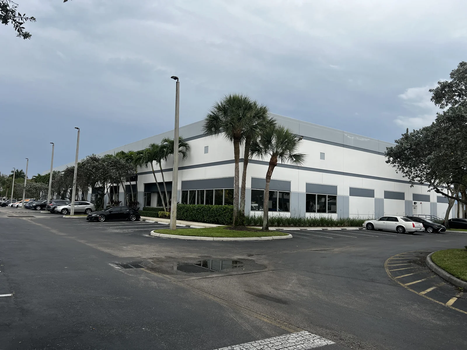 Executive Airport Center — Lease in Fort Lauderdale, FL, photo 1 of 4