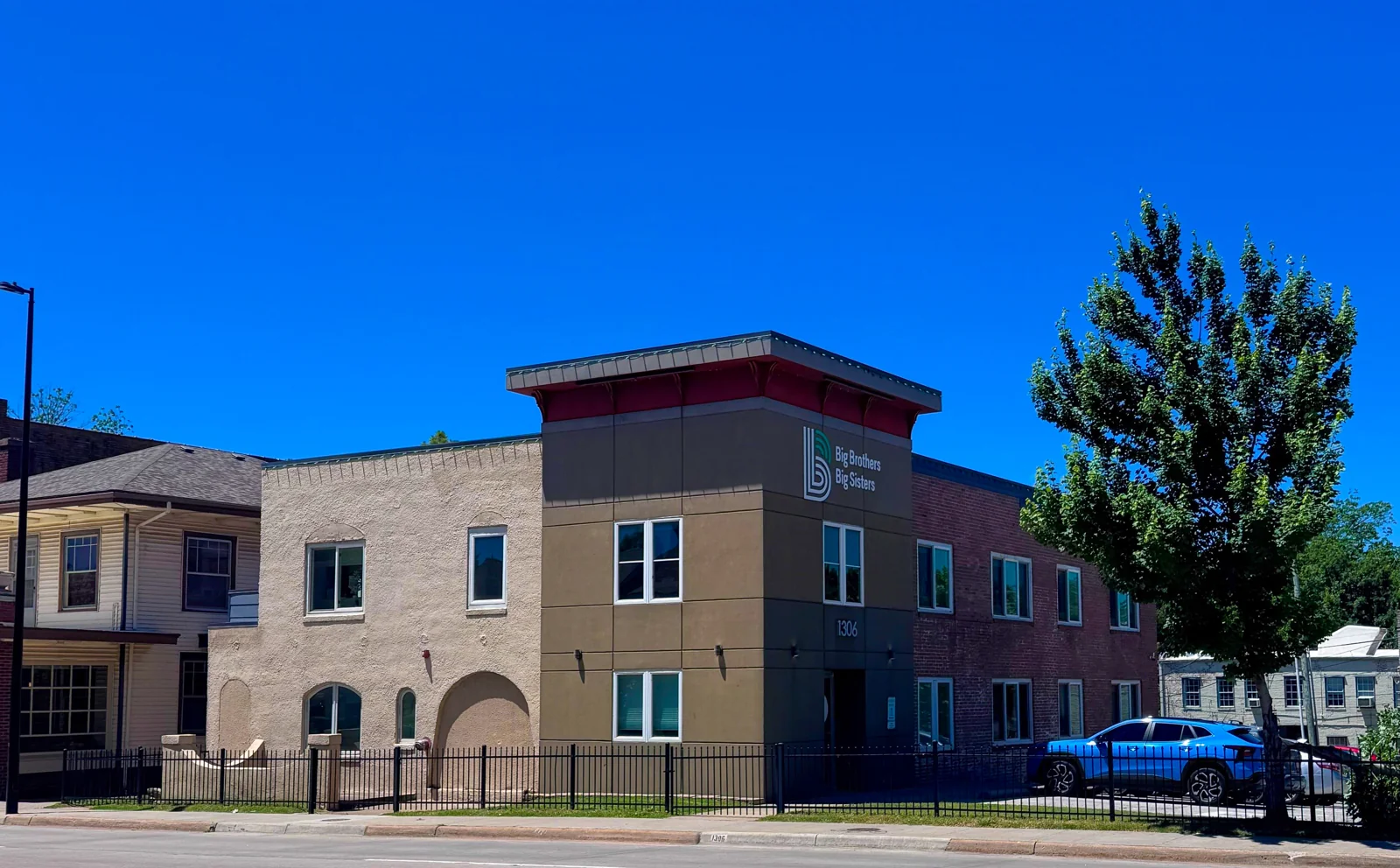 Pala-Dora Office Building — Sale in Tulsa, OK, photo 1 of 8