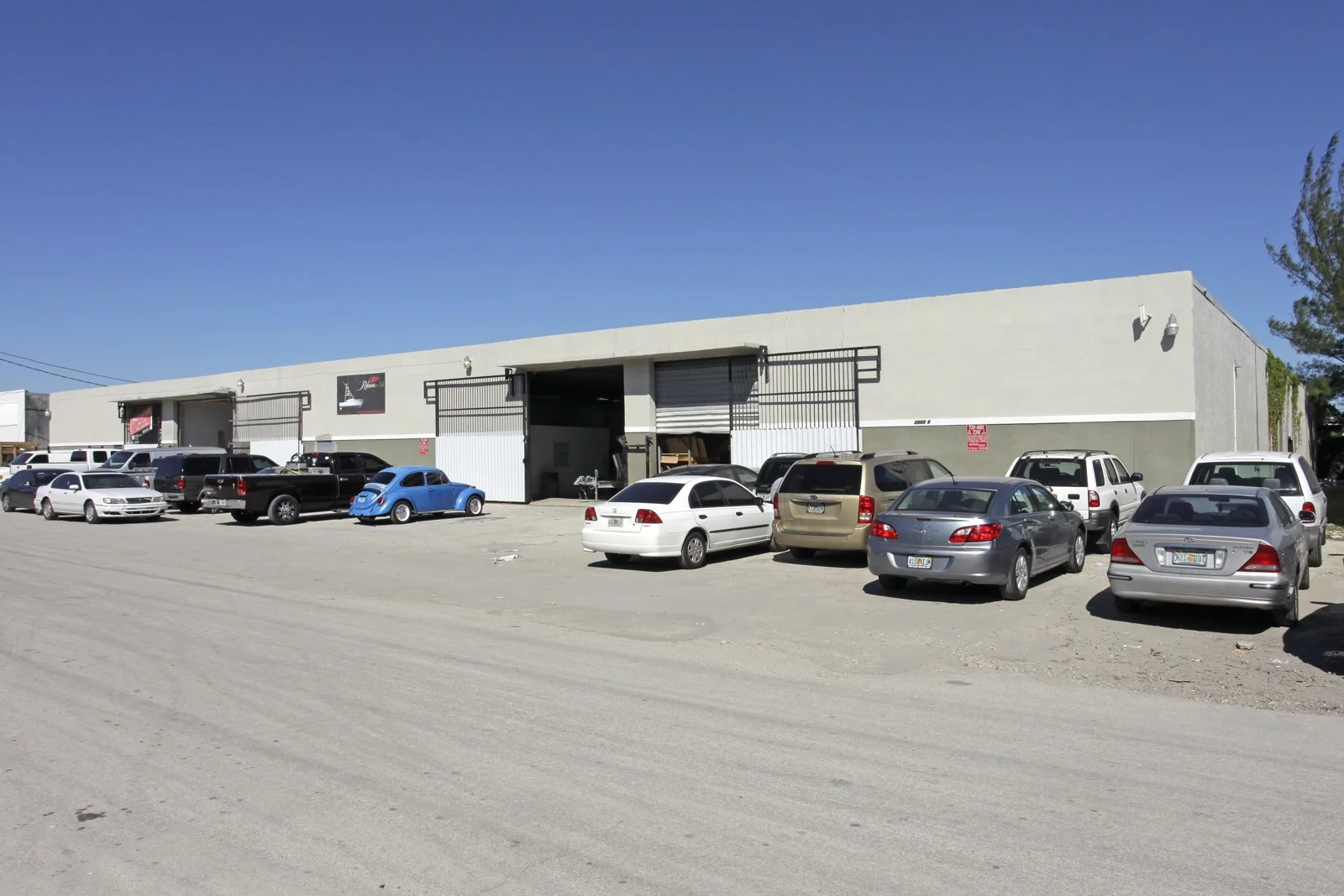 Miami Dade Small Bay — Lease in Opa-Locka, FL, photo 1 of 6
