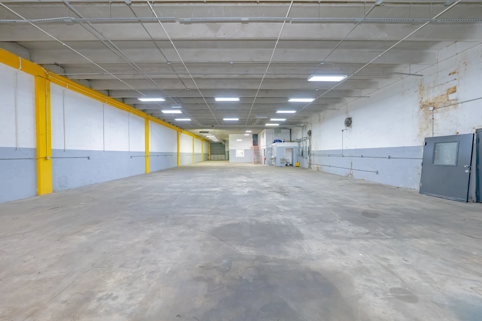 Miami Dade Small Bay — Lease in Opa-Locka, FL, photo 2 of 6