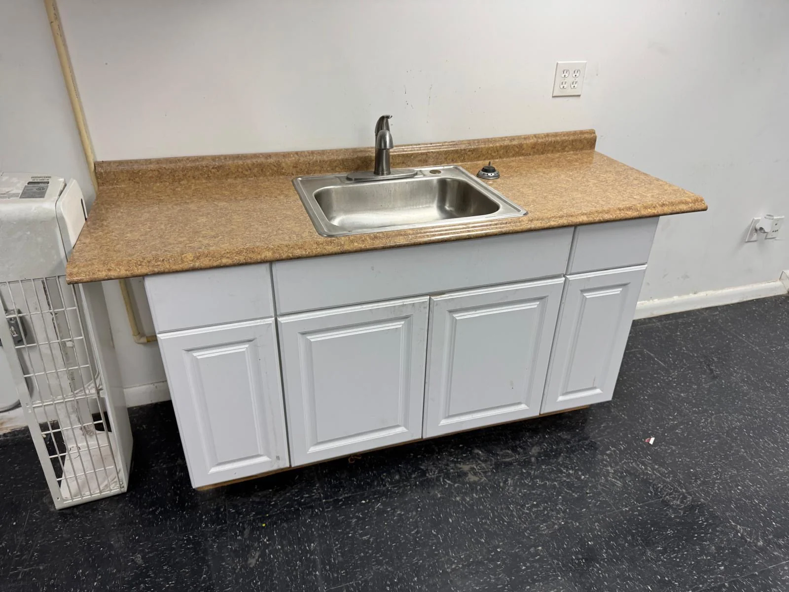 Miami Dade Small Bay — Lease in Opa-Locka, FL, photo 3 of 6