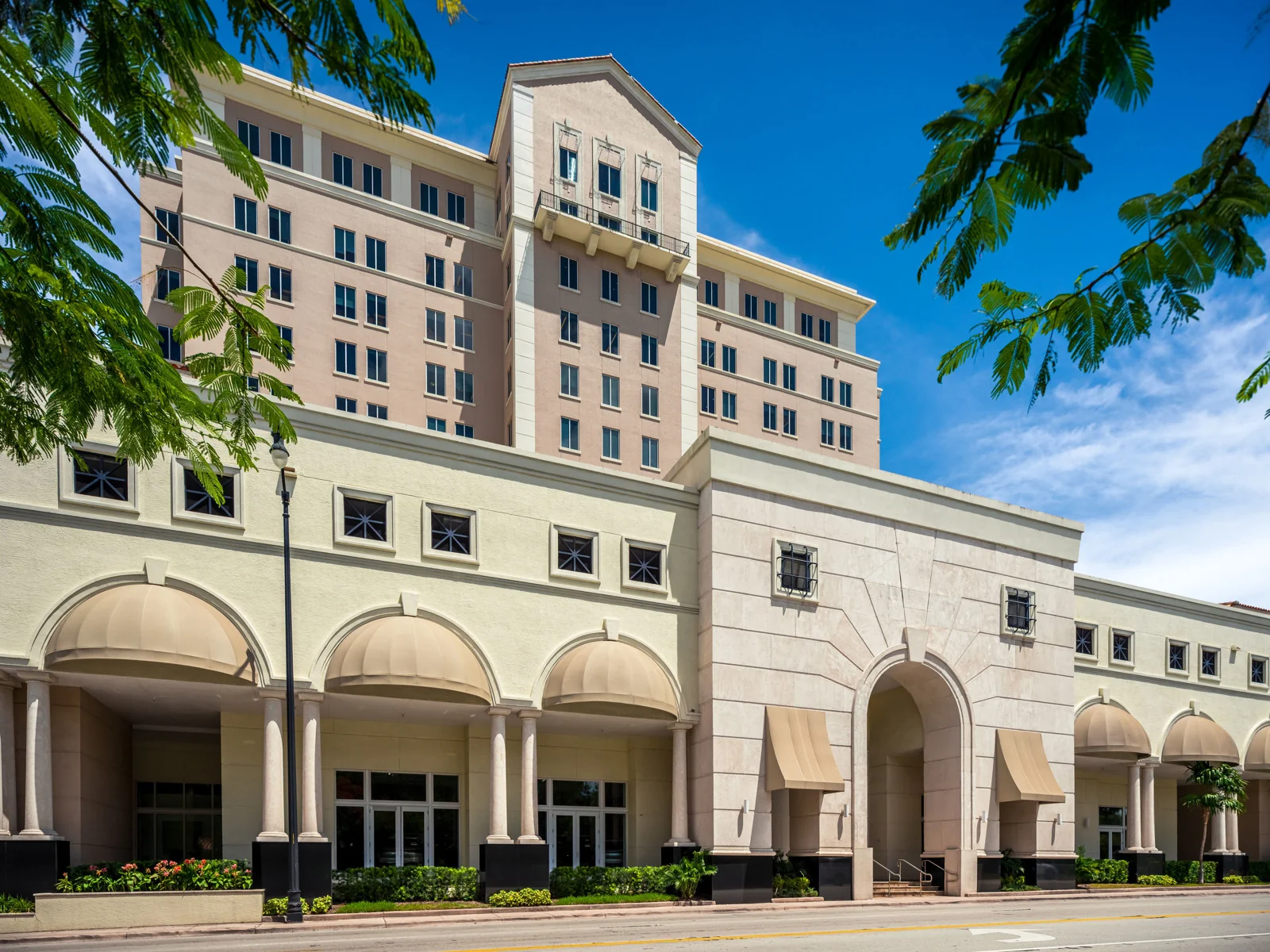 City National Financial Center — Lease in Coral Gables, FL, photo 1 of 8