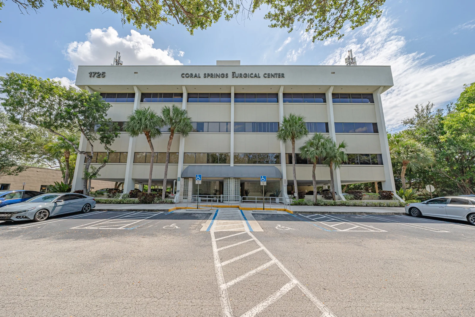 Coral Springs Medical Center — Lease in Coral Springs, FL, photo 2 of 4