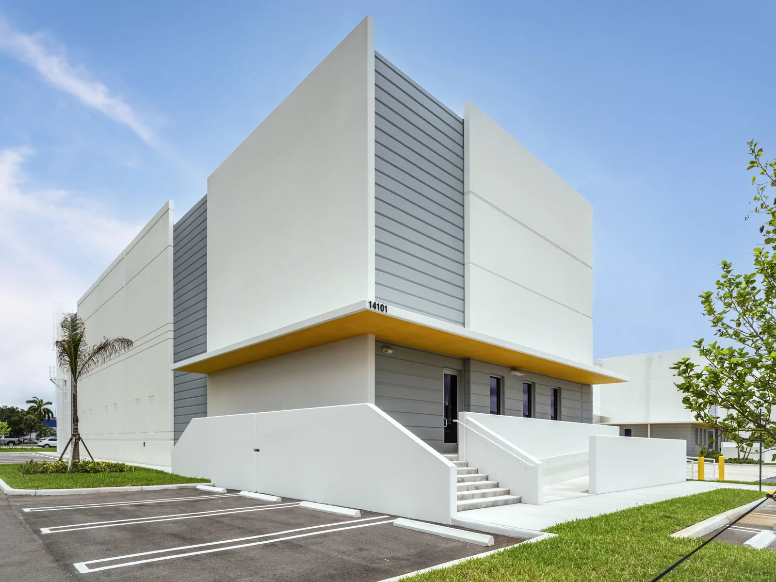 Red Road Commerce Center — Lease in Opa-Locka, FL, photo 1 of 2