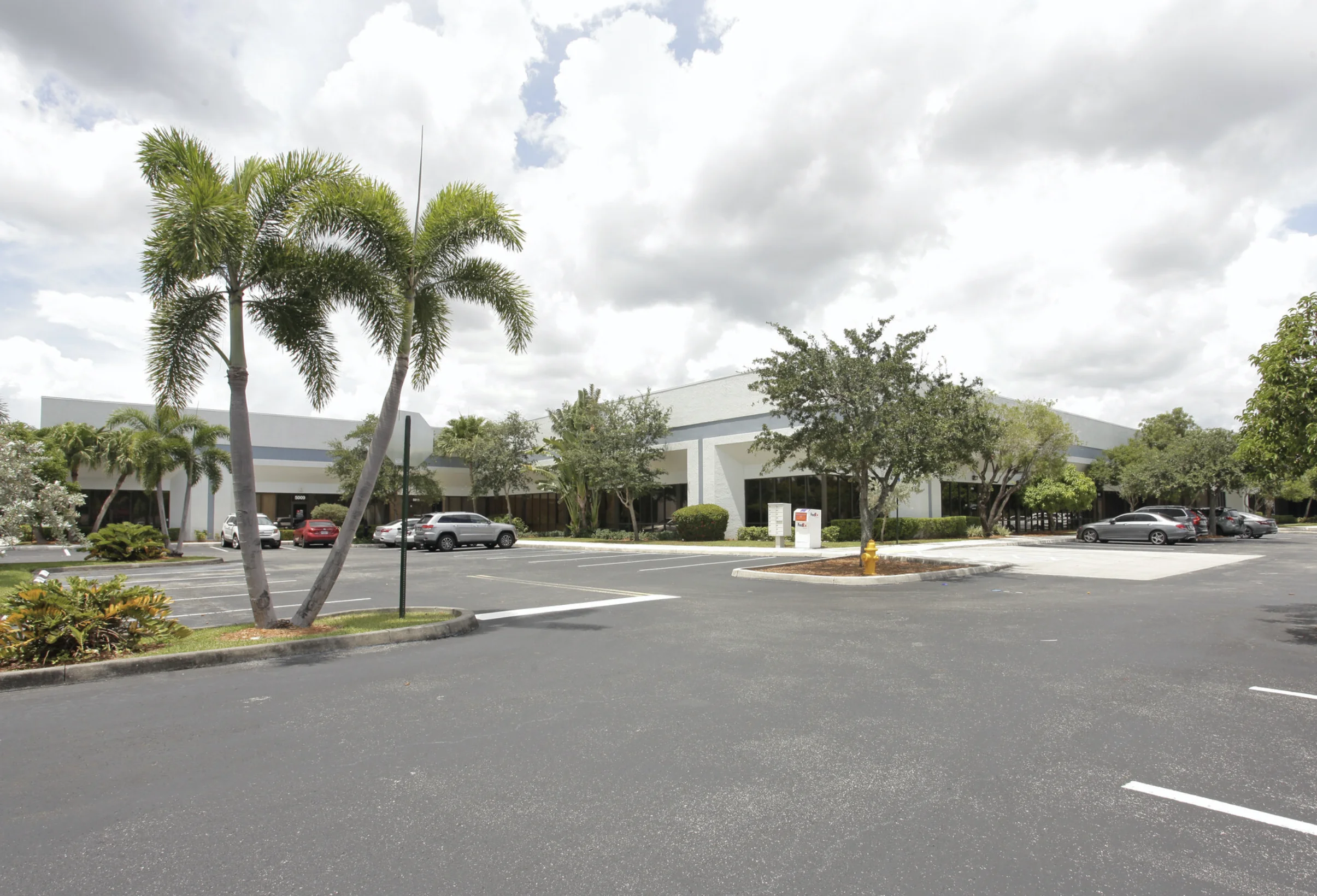 Sunrise Business Center — Lease in Sunrise, FL, photo 1 of 2
