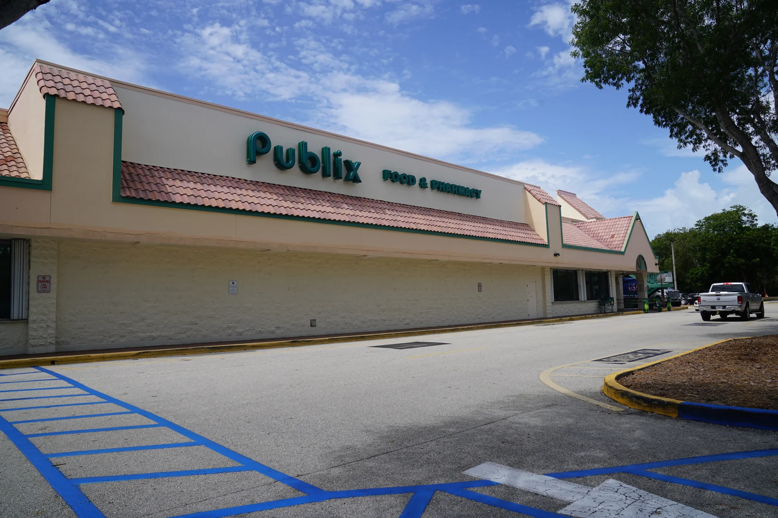 Tradewinds Shopping Center — Lease in Key Largo, FL, photo 2 of 5
