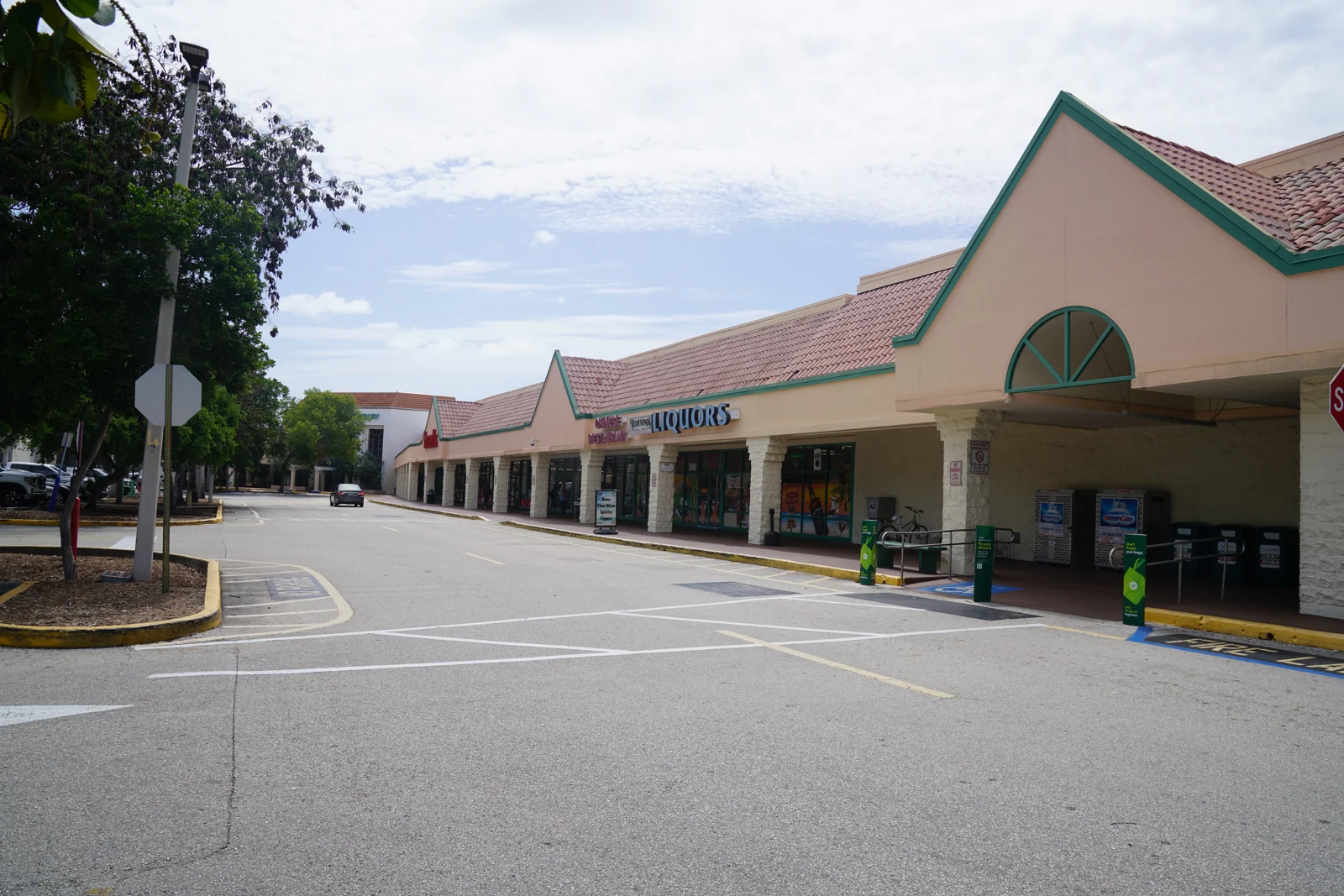 Tradewinds Shopping Center — Lease in Key Largo, FL, photo 3 of 5