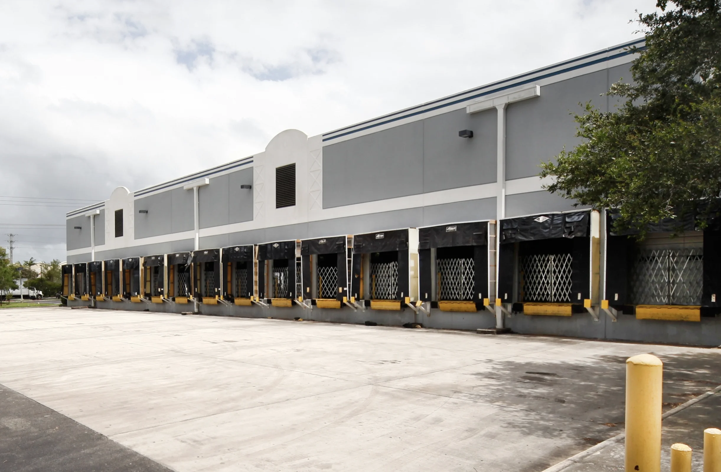 International Center — Lease in Sunrise, FL, photo 2 of 8