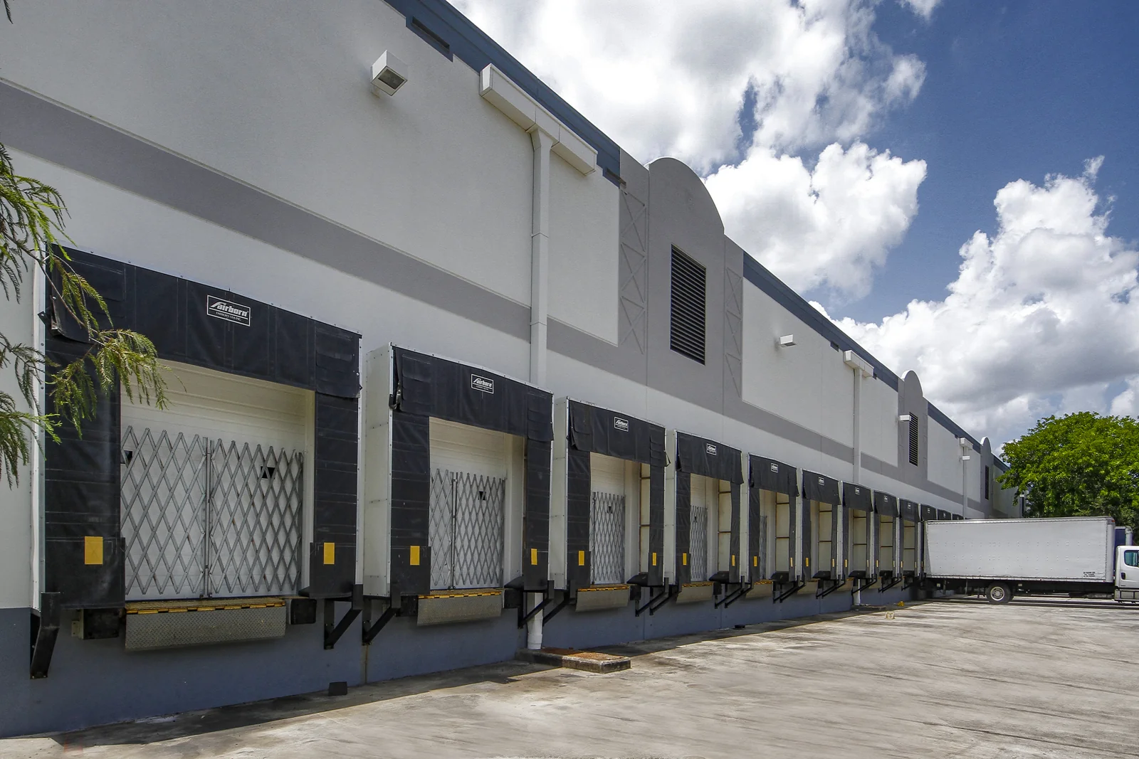 International Center — Lease in Sunrise, FL, photo 3 of 8