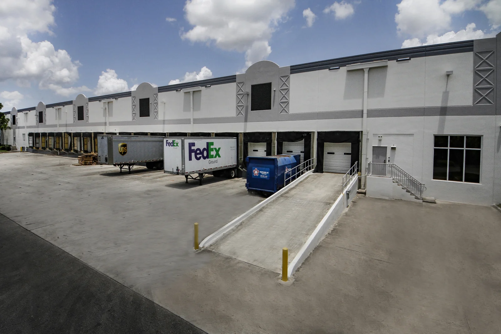 International Center — Lease in Sunrise, FL, photo 6 of 8