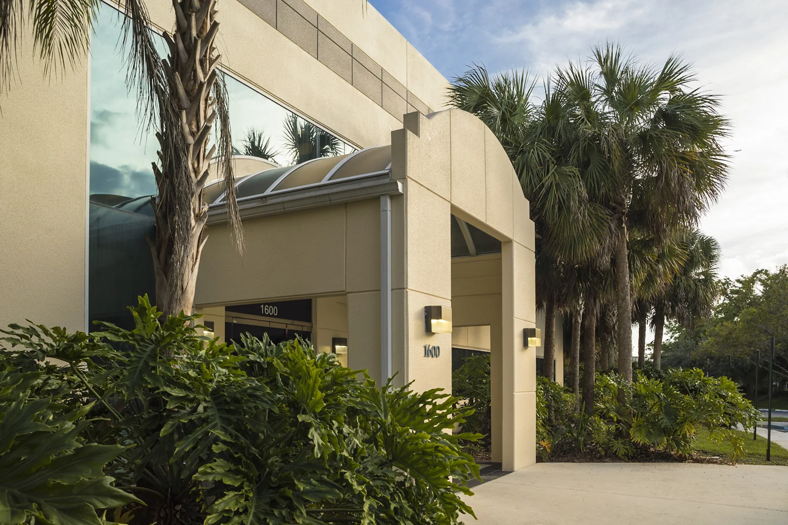 Weston Park Commerce — Lease in Weston, FL, photo 1 of 8