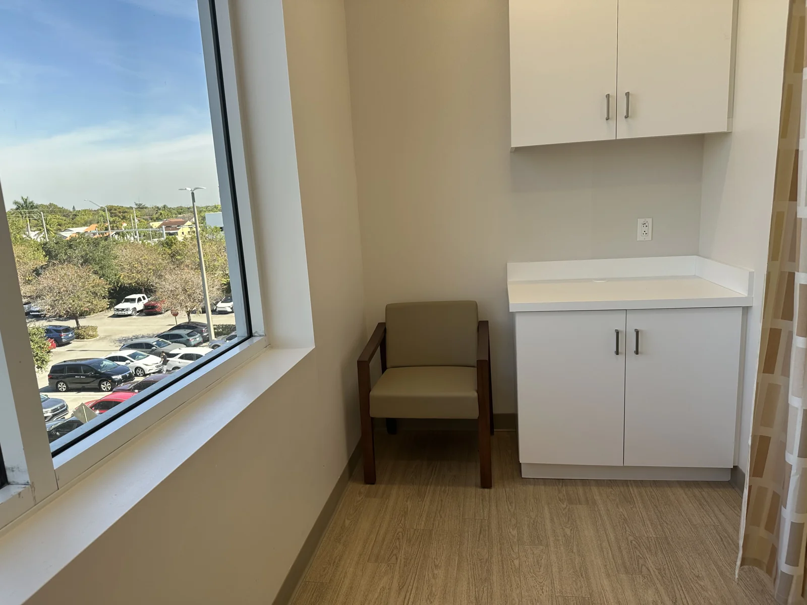 London Square - Medical Office Building - photo 8 - Miami, FL