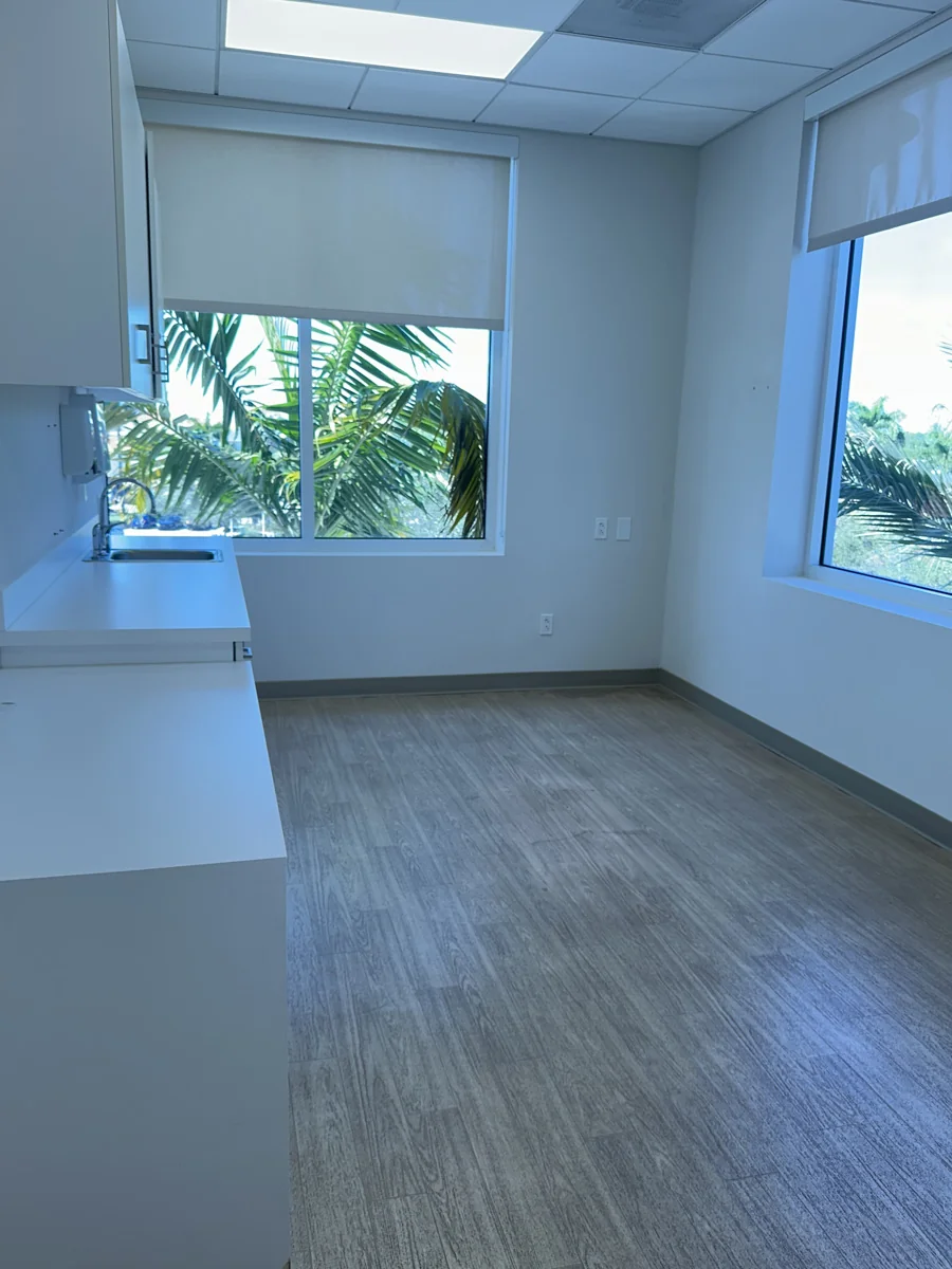 London Square - Medical Office Building - photo 14 - Miami, FL